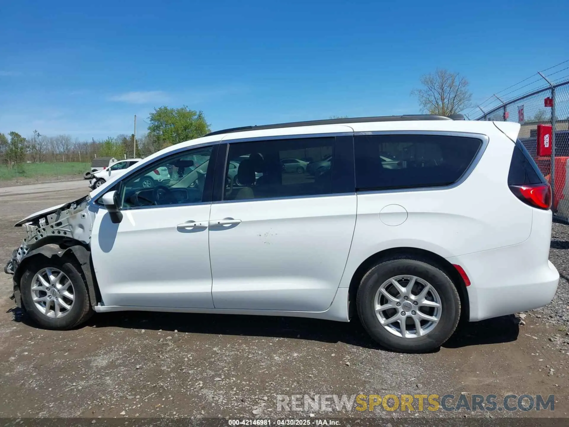15 Photograph of a damaged car 2C4RC1DG6MR520596 CHRYSLER VOYAGER 2021
