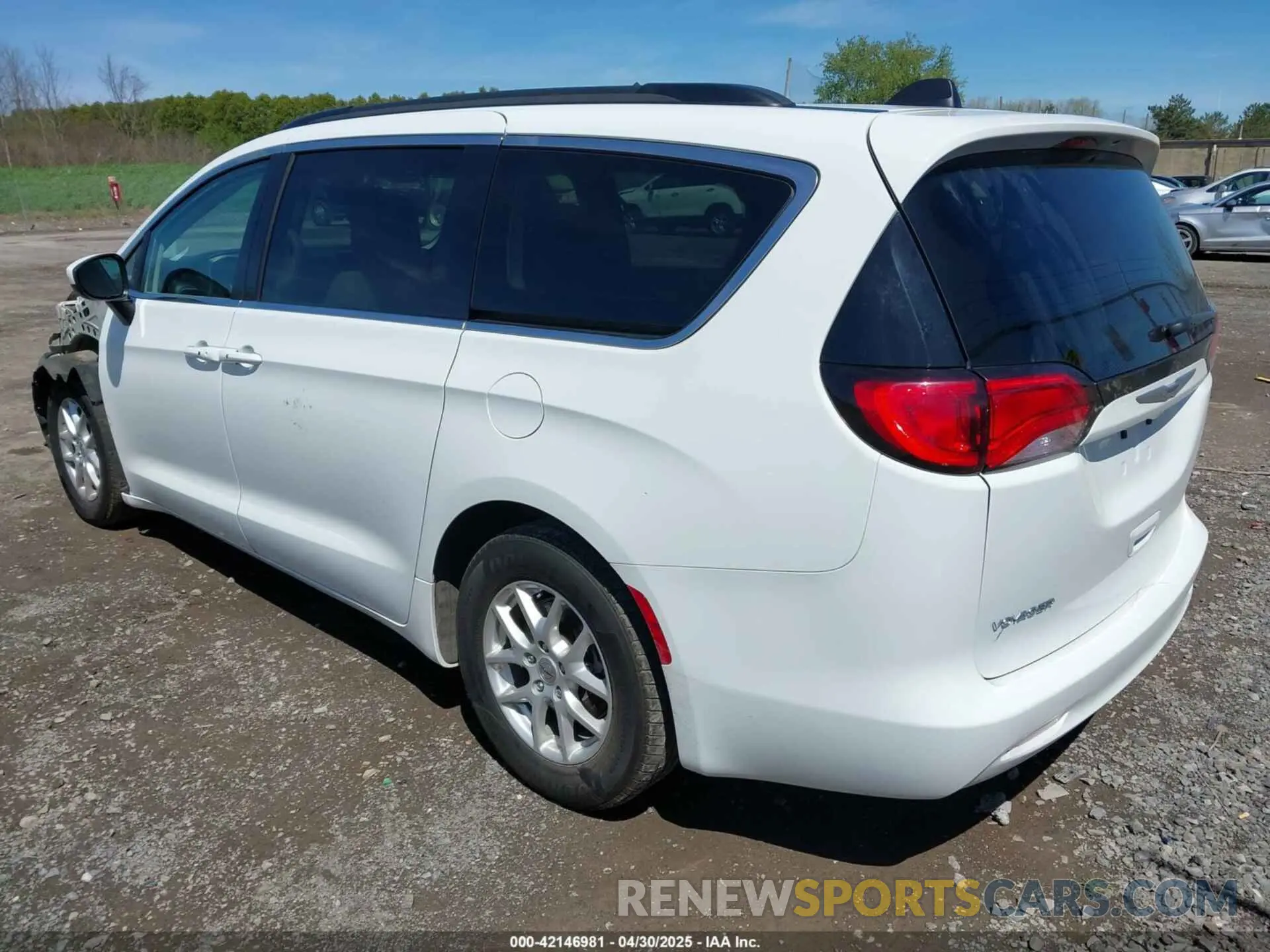 3 Photograph of a damaged car 2C4RC1DG6MR520596 CHRYSLER VOYAGER 2021