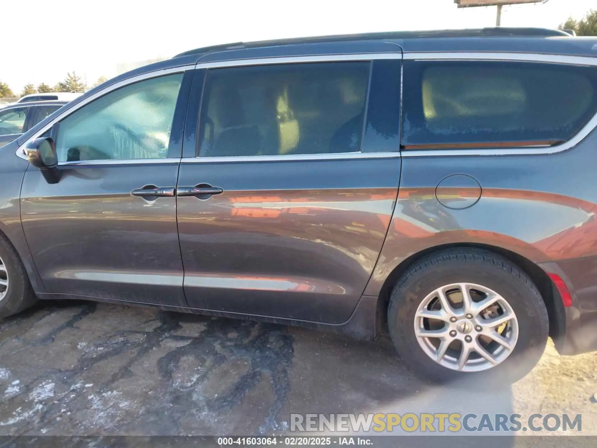 15 Фотография поврежденного автомобиля 2C4RC1DG7MR524009 CHRYSLER VOYAGER 2021