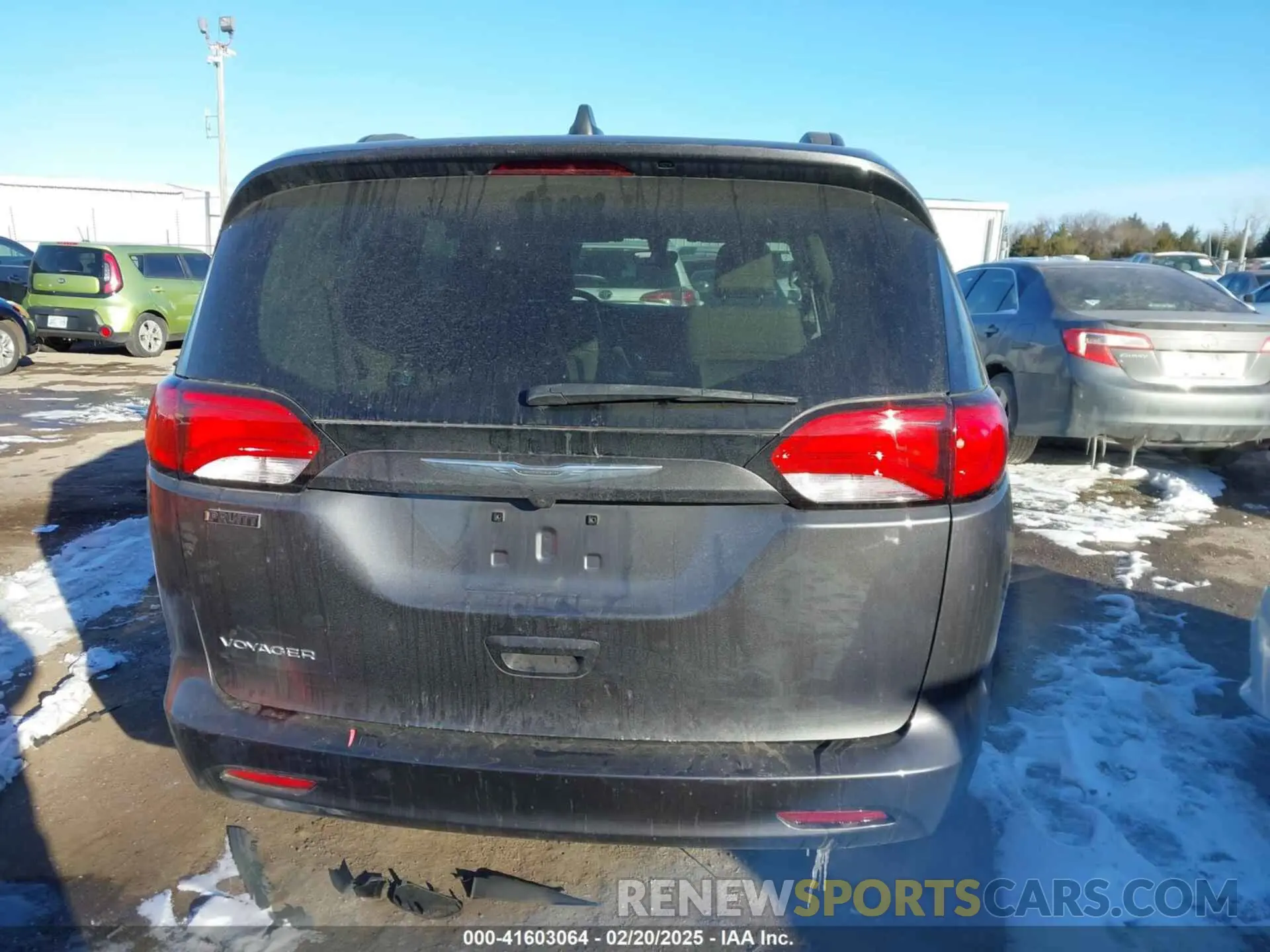17 Фотография поврежденного автомобиля 2C4RC1DG7MR524009 CHRYSLER VOYAGER 2021