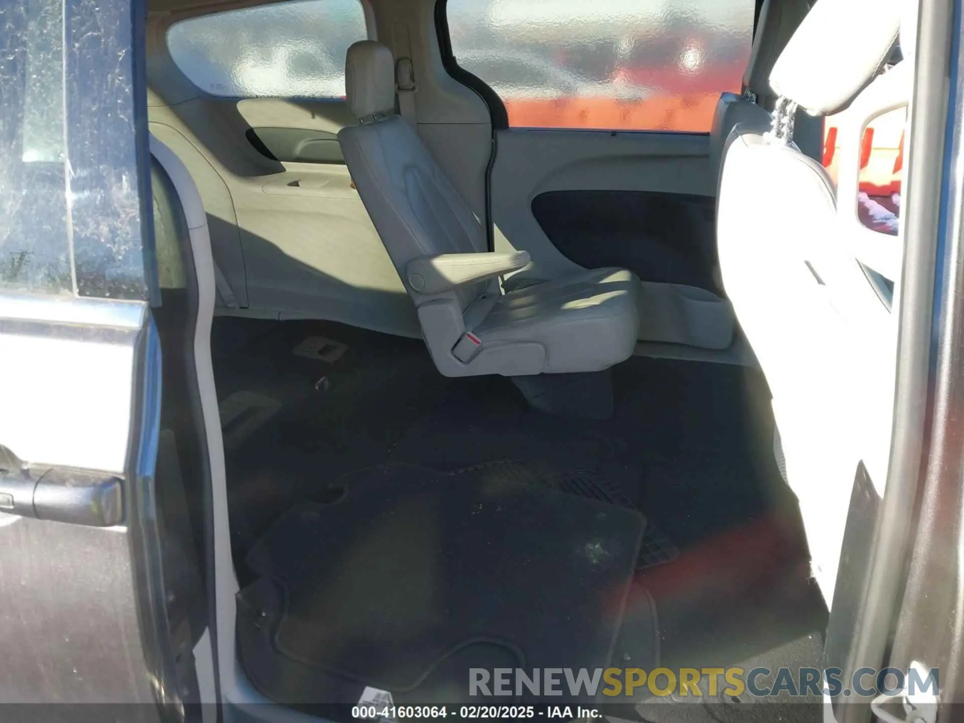 8 Фотография поврежденного автомобиля 2C4RC1DG7MR524009 CHRYSLER VOYAGER 2021