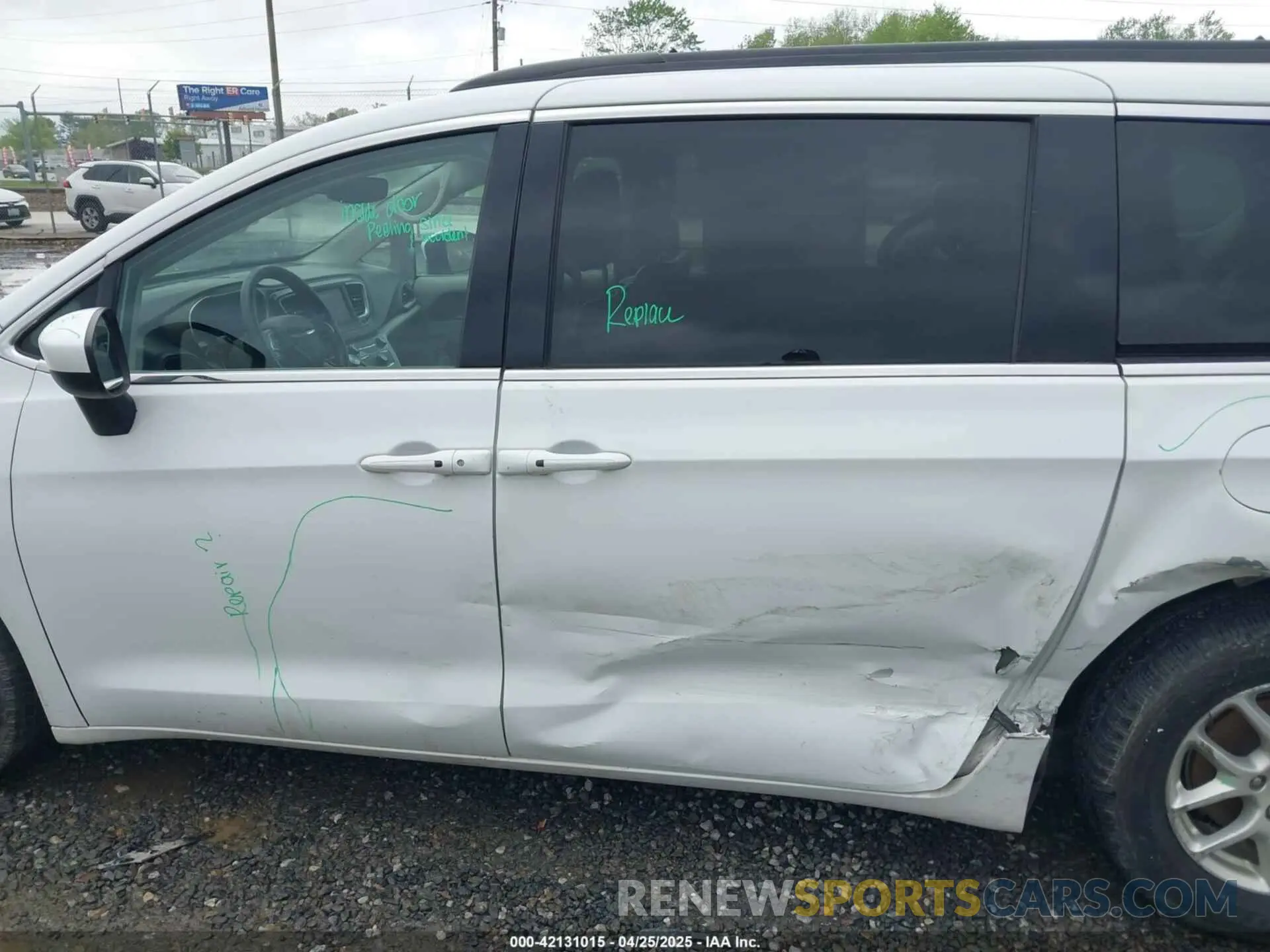 14 Photograph of a damaged car 2C4RC1DG7MR533776 CHRYSLER VOYAGER 2021
