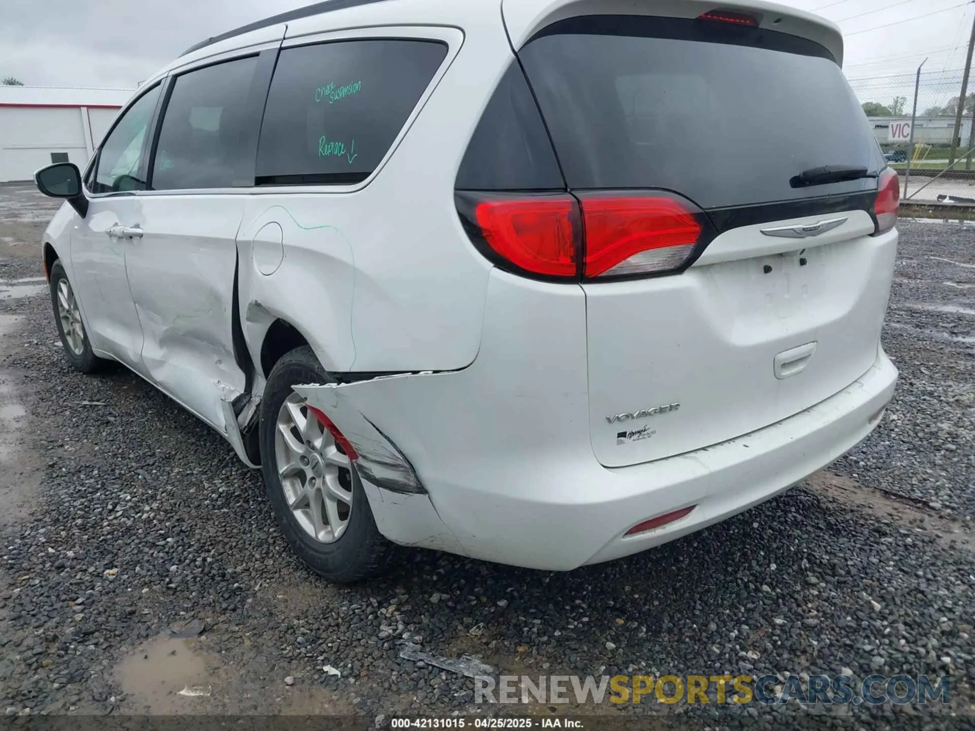 17 Photograph of a damaged car 2C4RC1DG7MR533776 CHRYSLER VOYAGER 2021