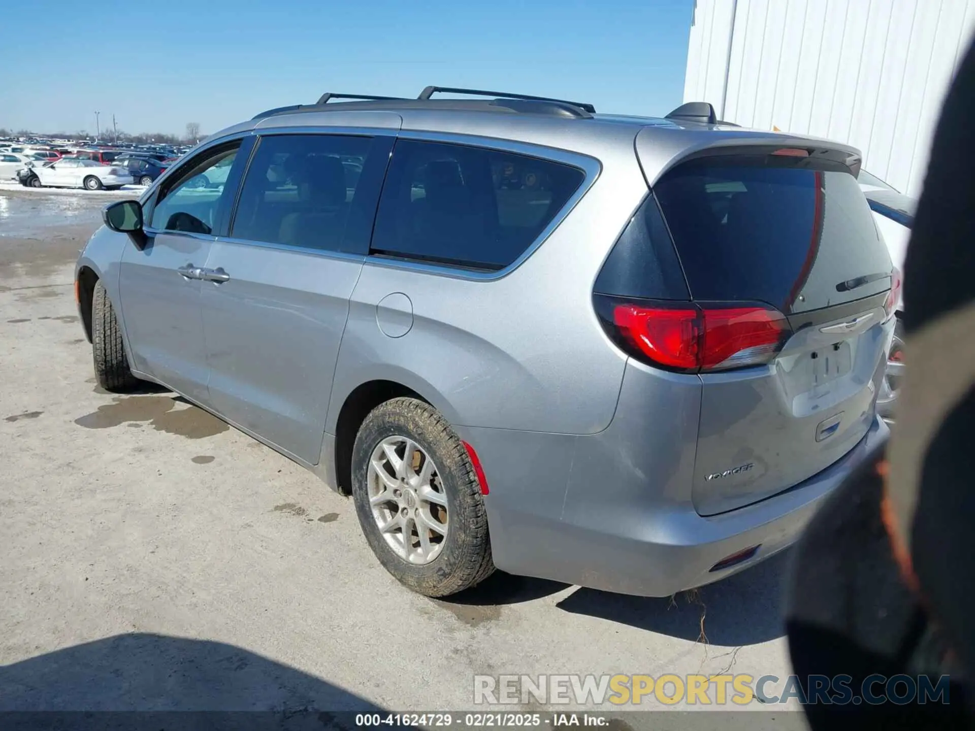 3 Фотография поврежденного автомобиля 2C4RC1DG7MR566518 CHRYSLER VOYAGER 2021
