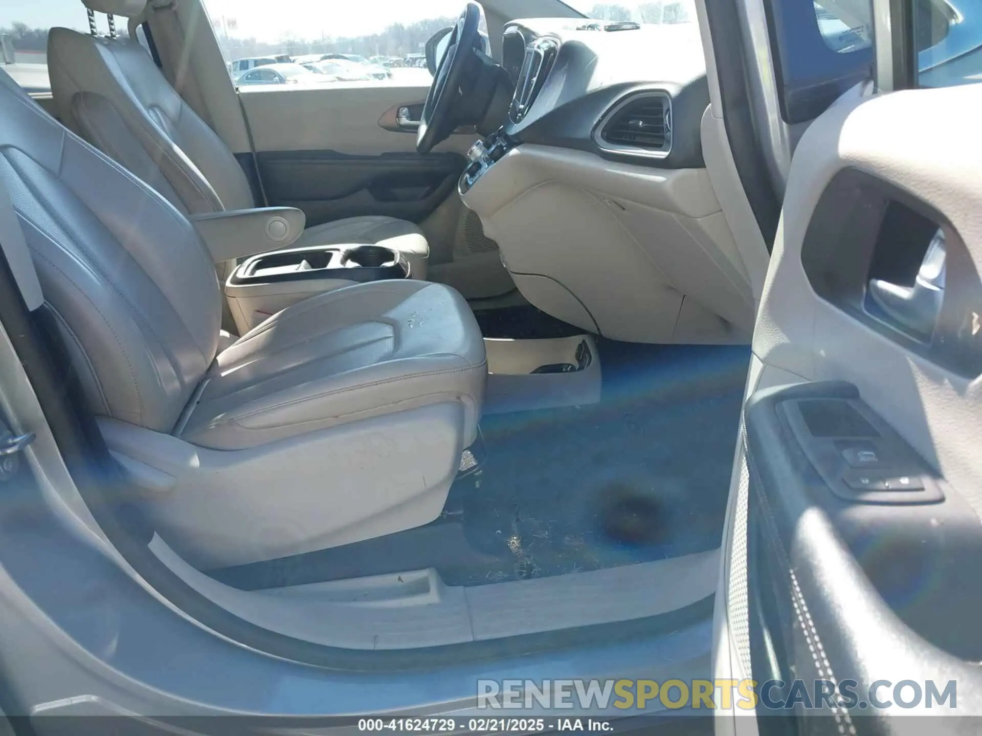 5 Фотография поврежденного автомобиля 2C4RC1DG7MR566518 CHRYSLER VOYAGER 2021