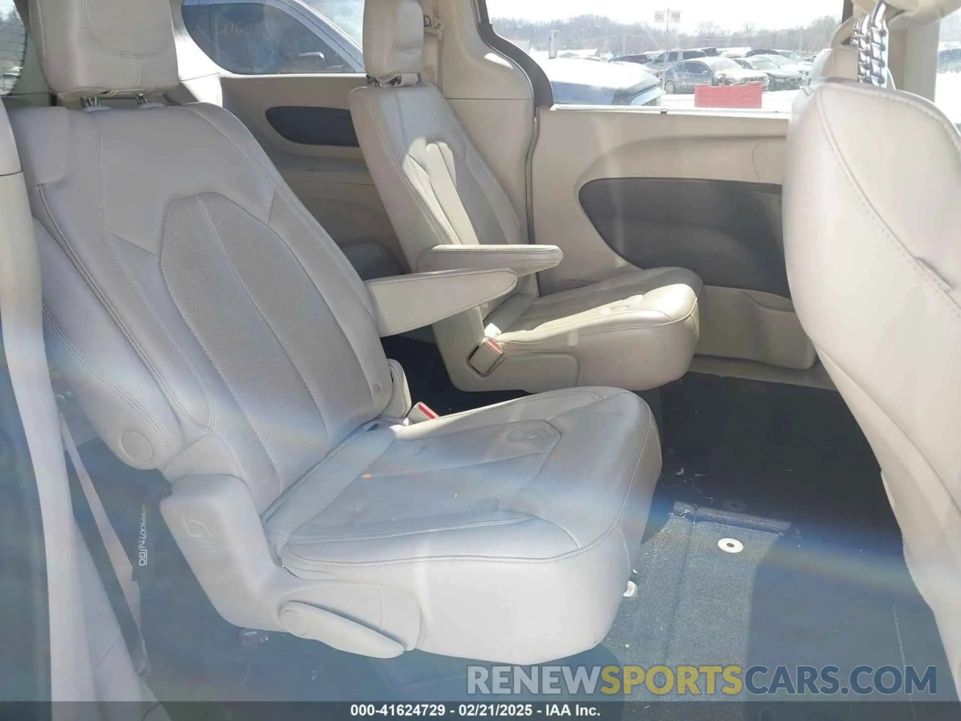 8 Фотография поврежденного автомобиля 2C4RC1DG7MR566518 CHRYSLER VOYAGER 2021