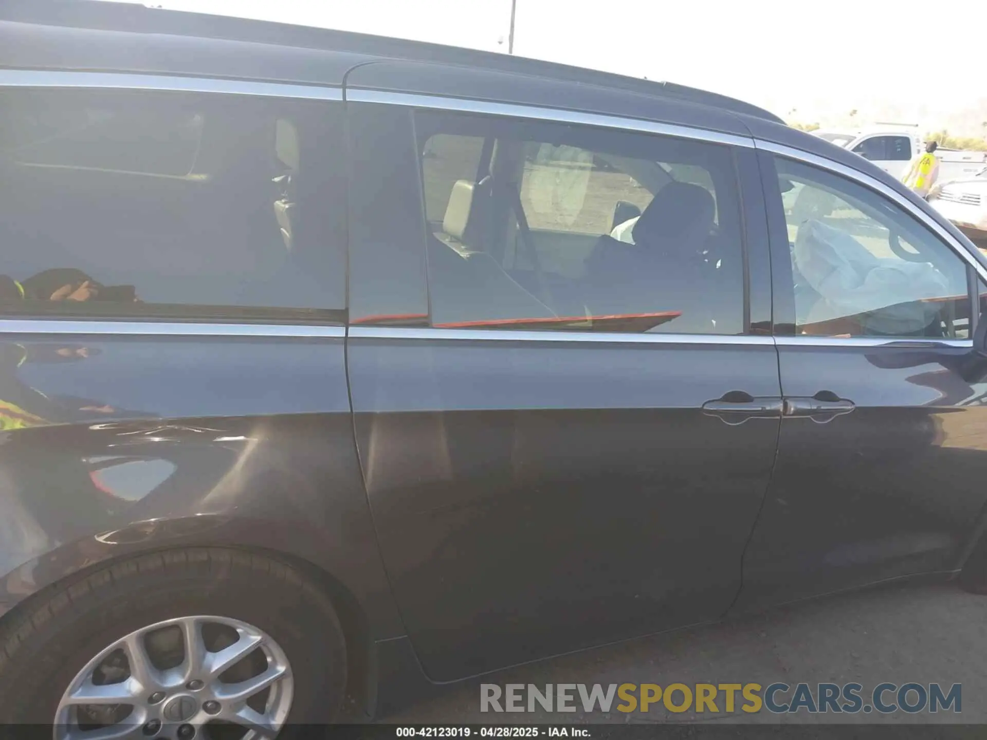12 Фотография поврежденного автомобиля 2C4RC1DG8MR551199 CHRYSLER VOYAGER 2021