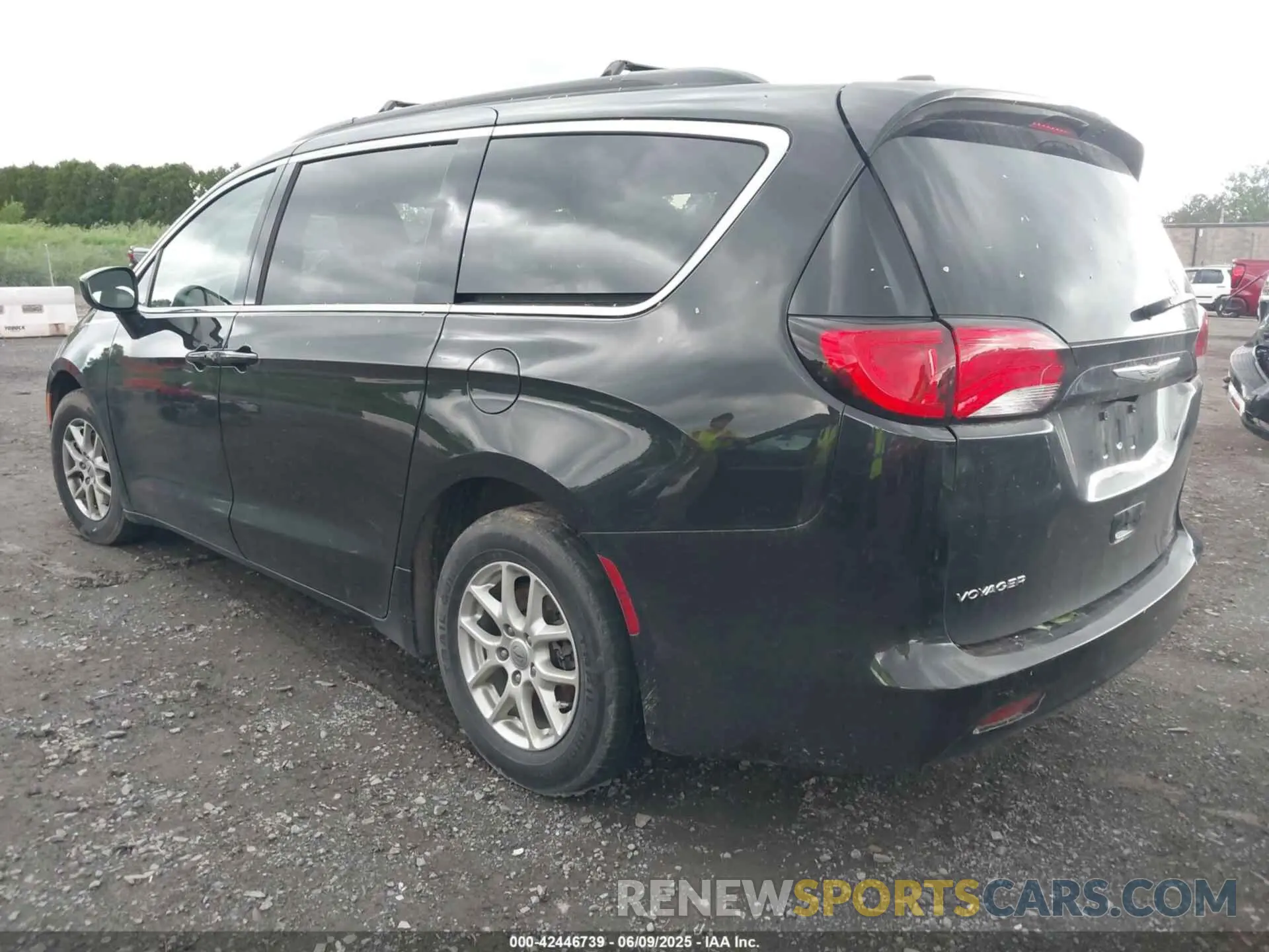 3 Photograph of a damaged car 2C4RC1DGXMR547560 CHRYSLER VOYAGER 2021