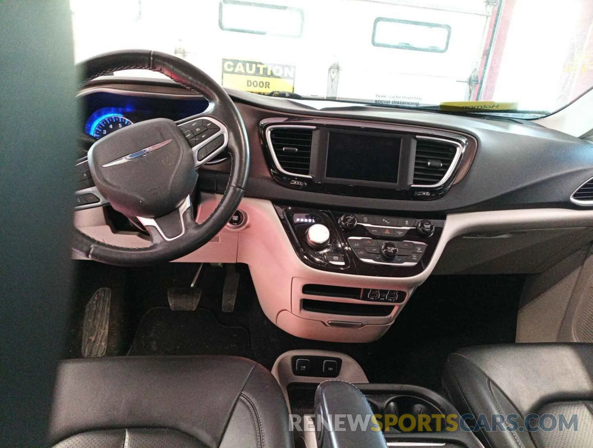 17 Фотография поврежденного автомобиля 2C4RC1DGXMR555075 CHRYSLER VOYAGER 2021