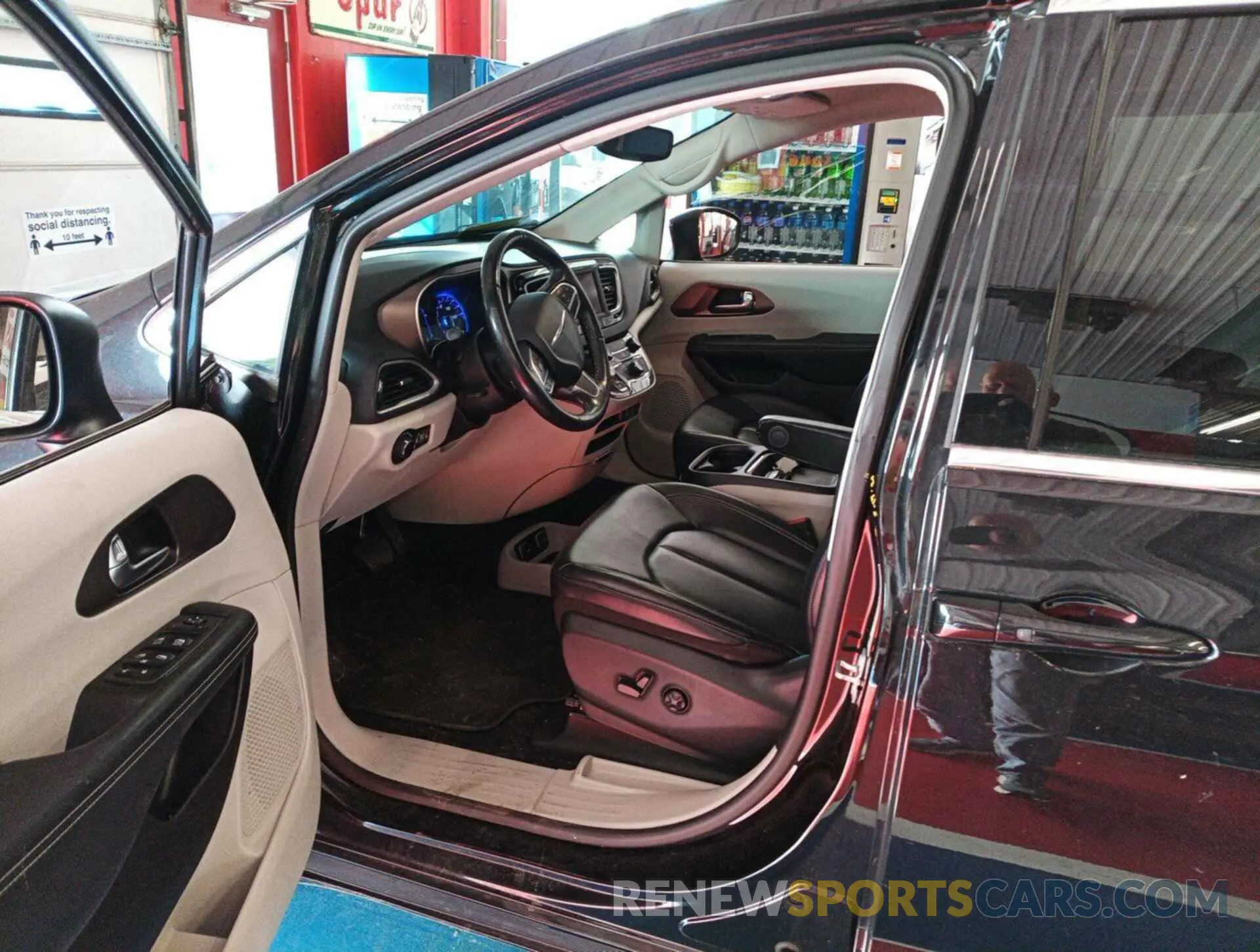 25 Фотография поврежденного автомобиля 2C4RC1DGXMR555075 CHRYSLER VOYAGER 2021