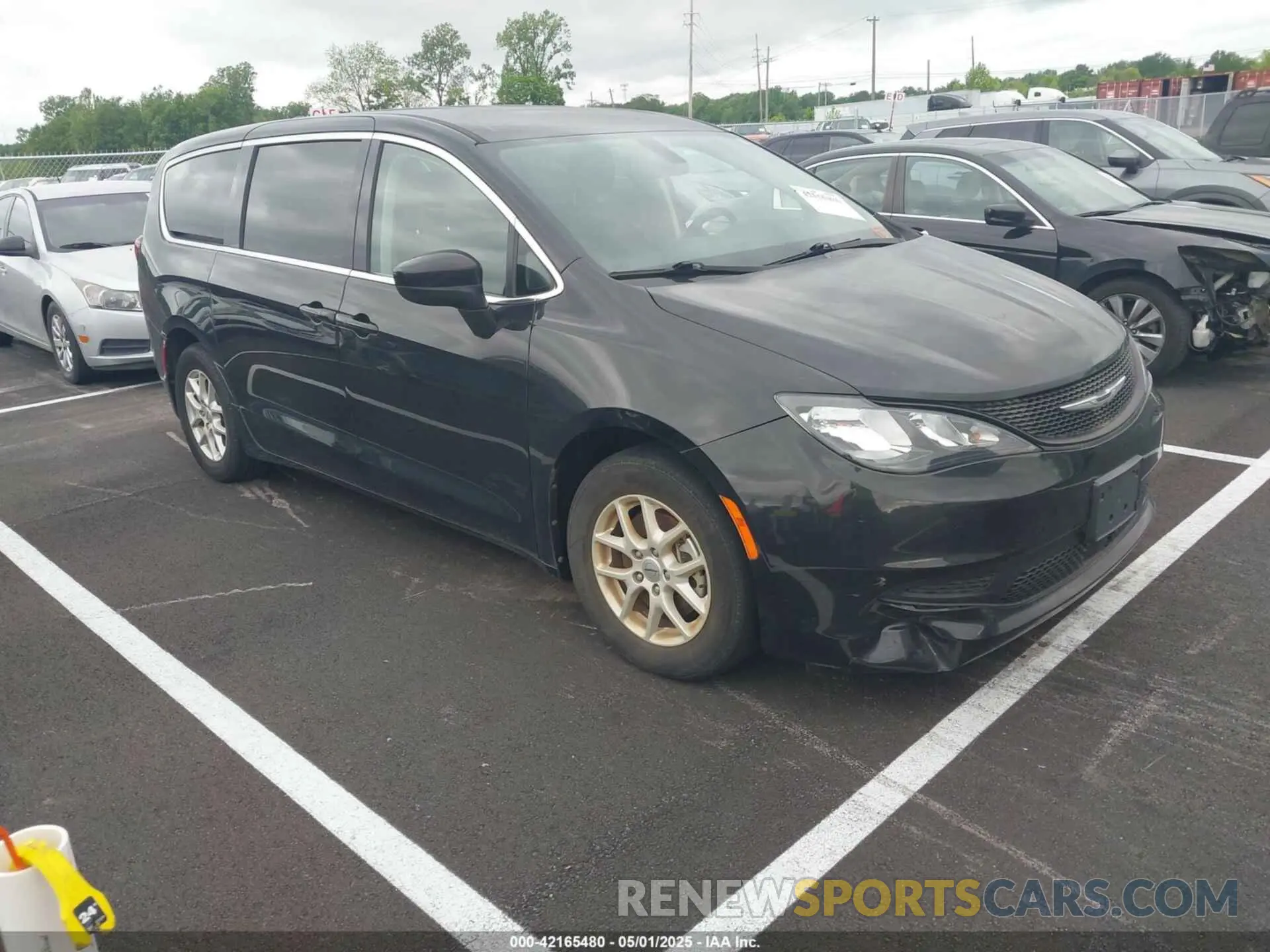 1 Photograph of a damaged car 2C4RC1CG0NR102991 CHRYSLER VOYAGER 2022
