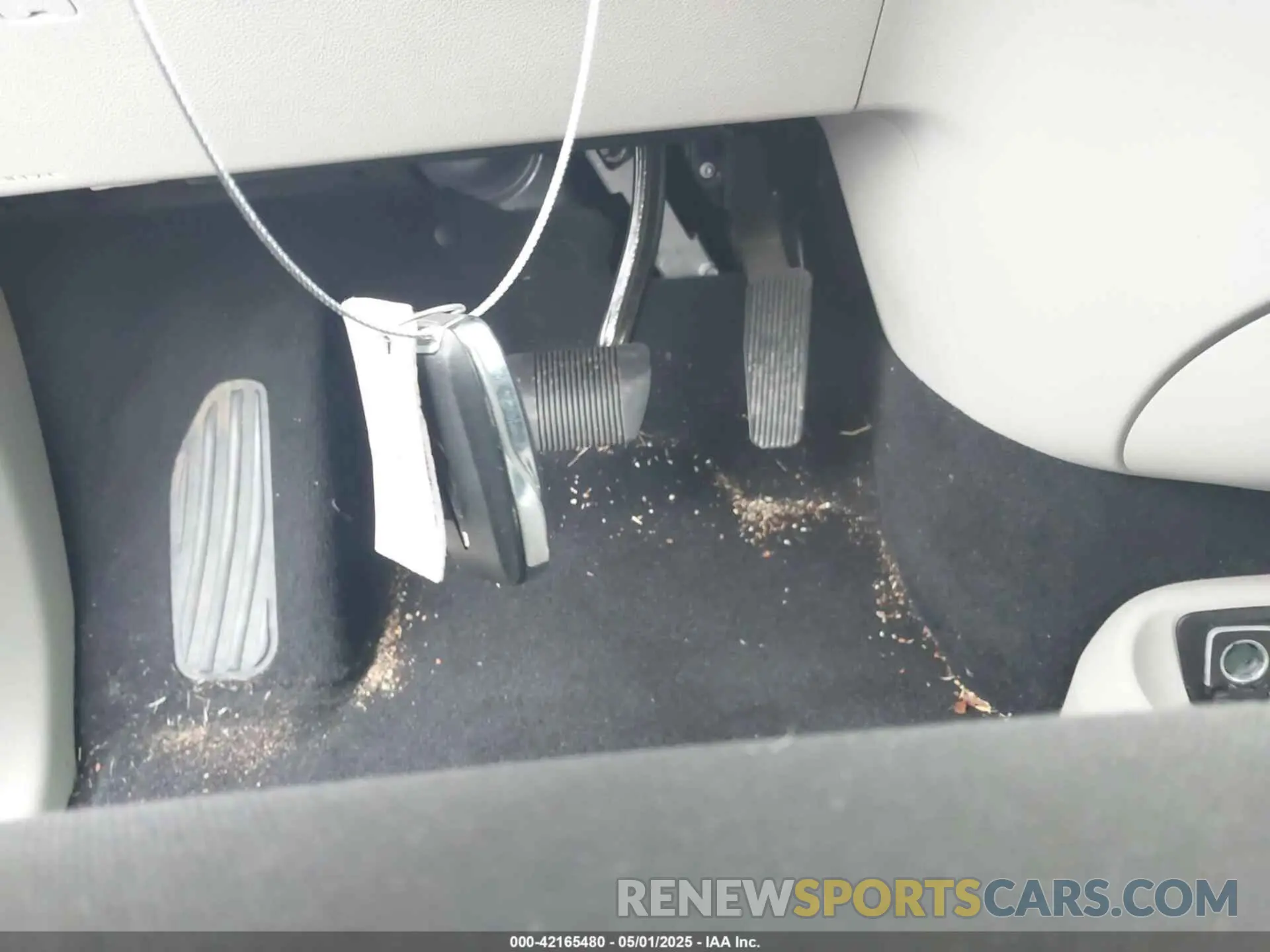 11 Photograph of a damaged car 2C4RC1CG0NR102991 CHRYSLER VOYAGER 2022