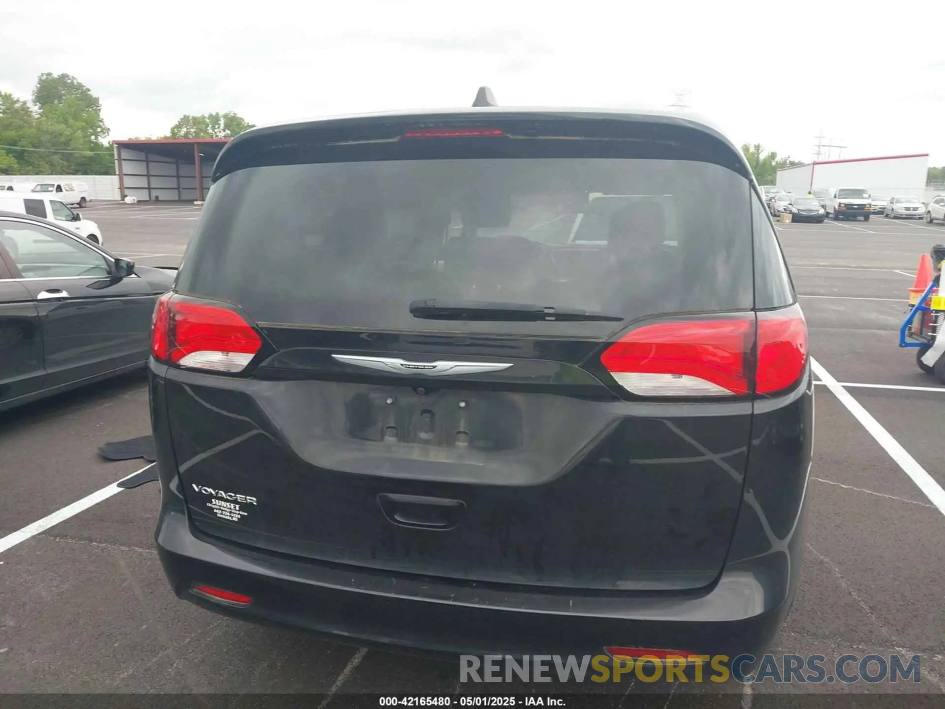 16 Photograph of a damaged car 2C4RC1CG0NR102991 CHRYSLER VOYAGER 2022