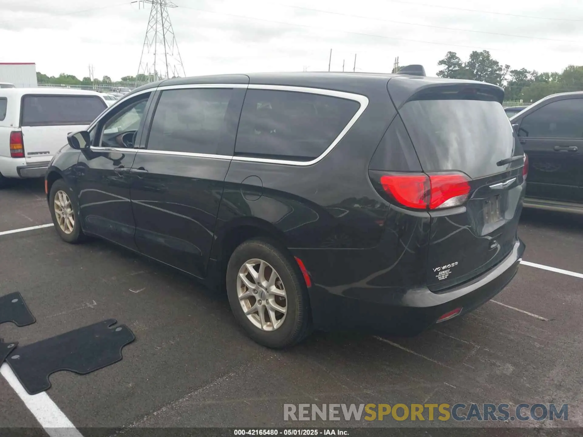 3 Photograph of a damaged car 2C4RC1CG0NR102991 CHRYSLER VOYAGER 2022