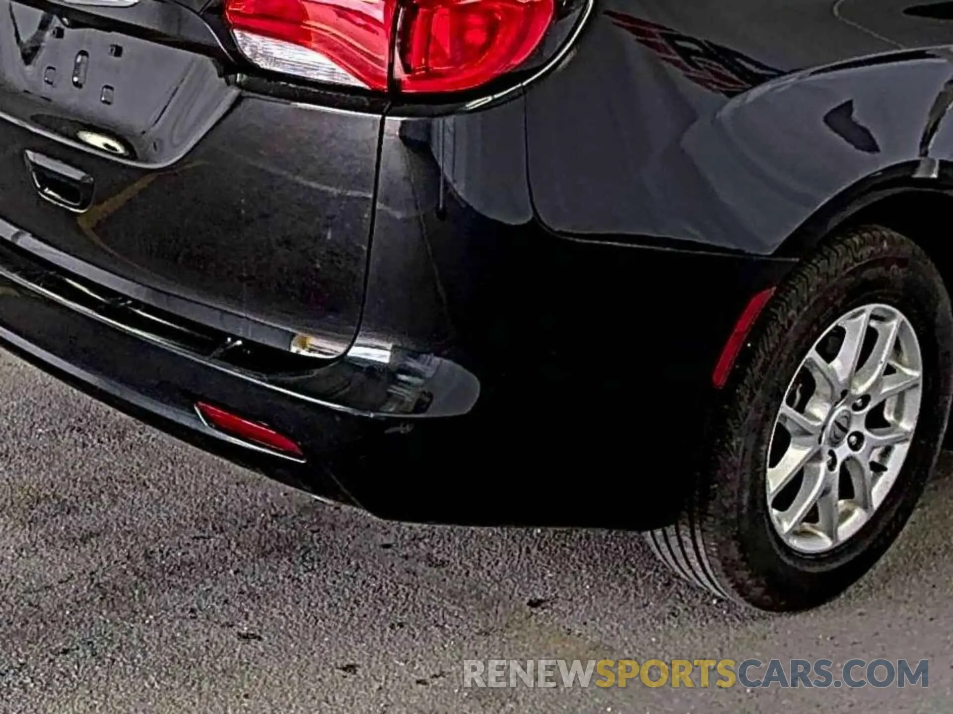 11 Photograph of a damaged car 2C4RC1CG0NR103302 CHRYSLER VOYAGER 2022