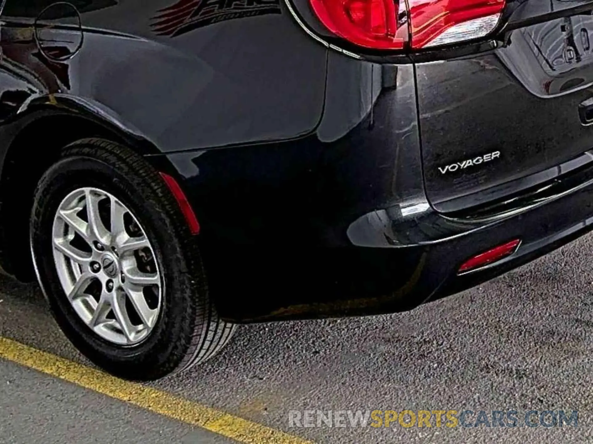 15 Photograph of a damaged car 2C4RC1CG0NR103302 CHRYSLER VOYAGER 2022
