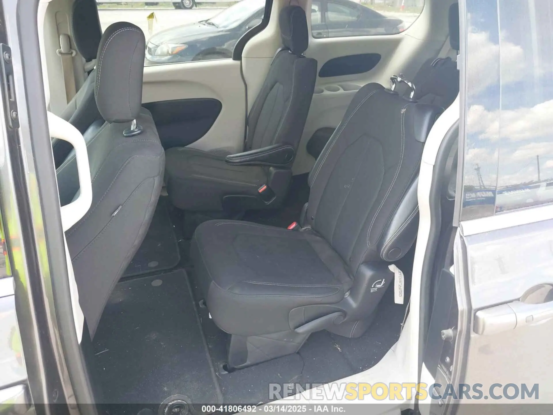 8 Фотография поврежденного автомобиля 2C4RC1CG2NR131635 CHRYSLER VOYAGER 2022