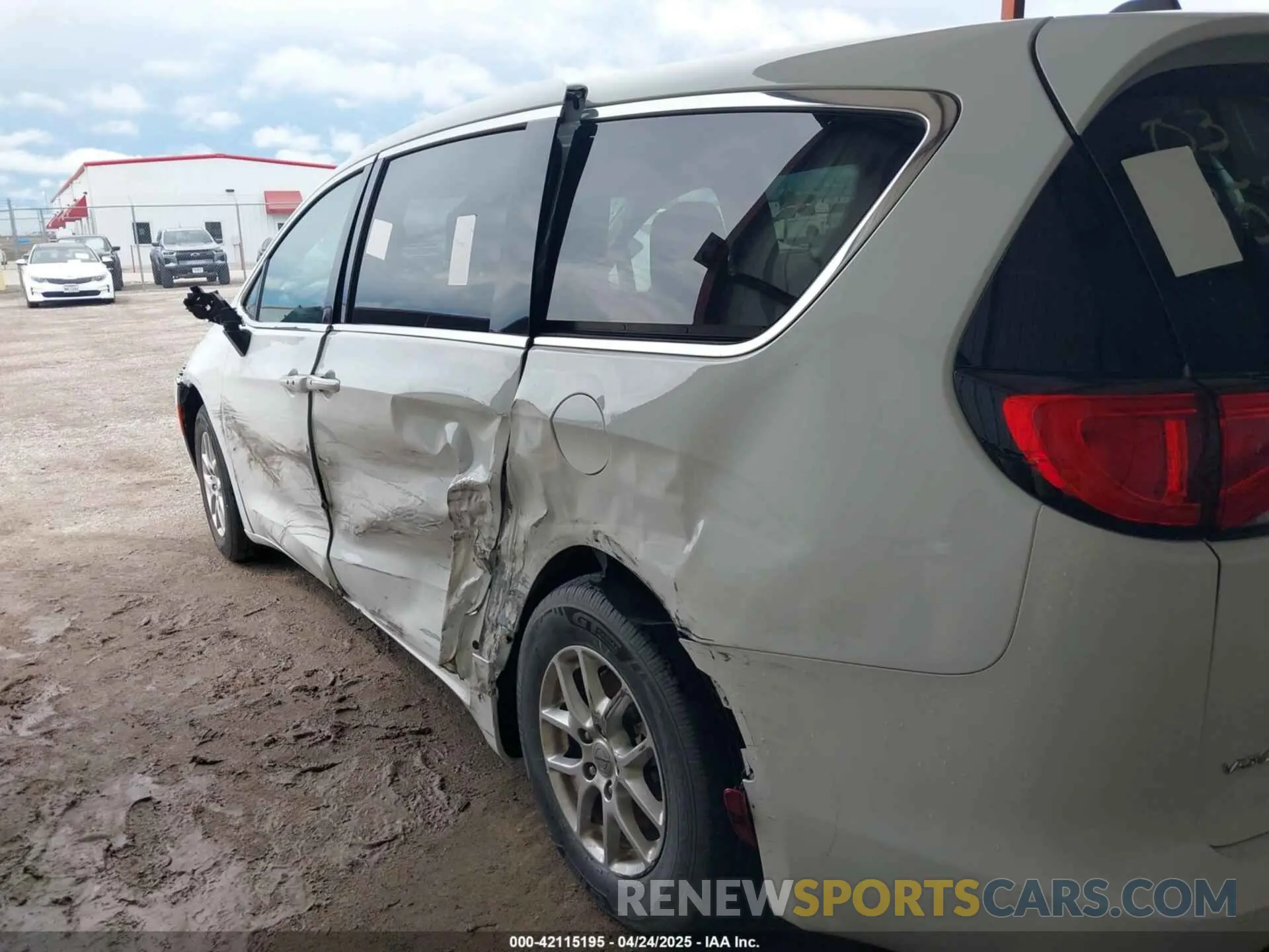 17 Фотография поврежденного автомобиля 2C4RC1CG2NR226082 CHRYSLER VOYAGER 2022