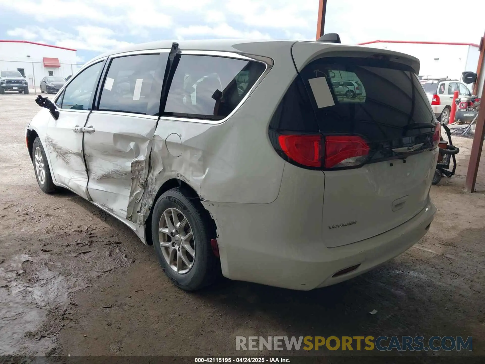 3 Фотография поврежденного автомобиля 2C4RC1CG2NR226082 CHRYSLER VOYAGER 2022