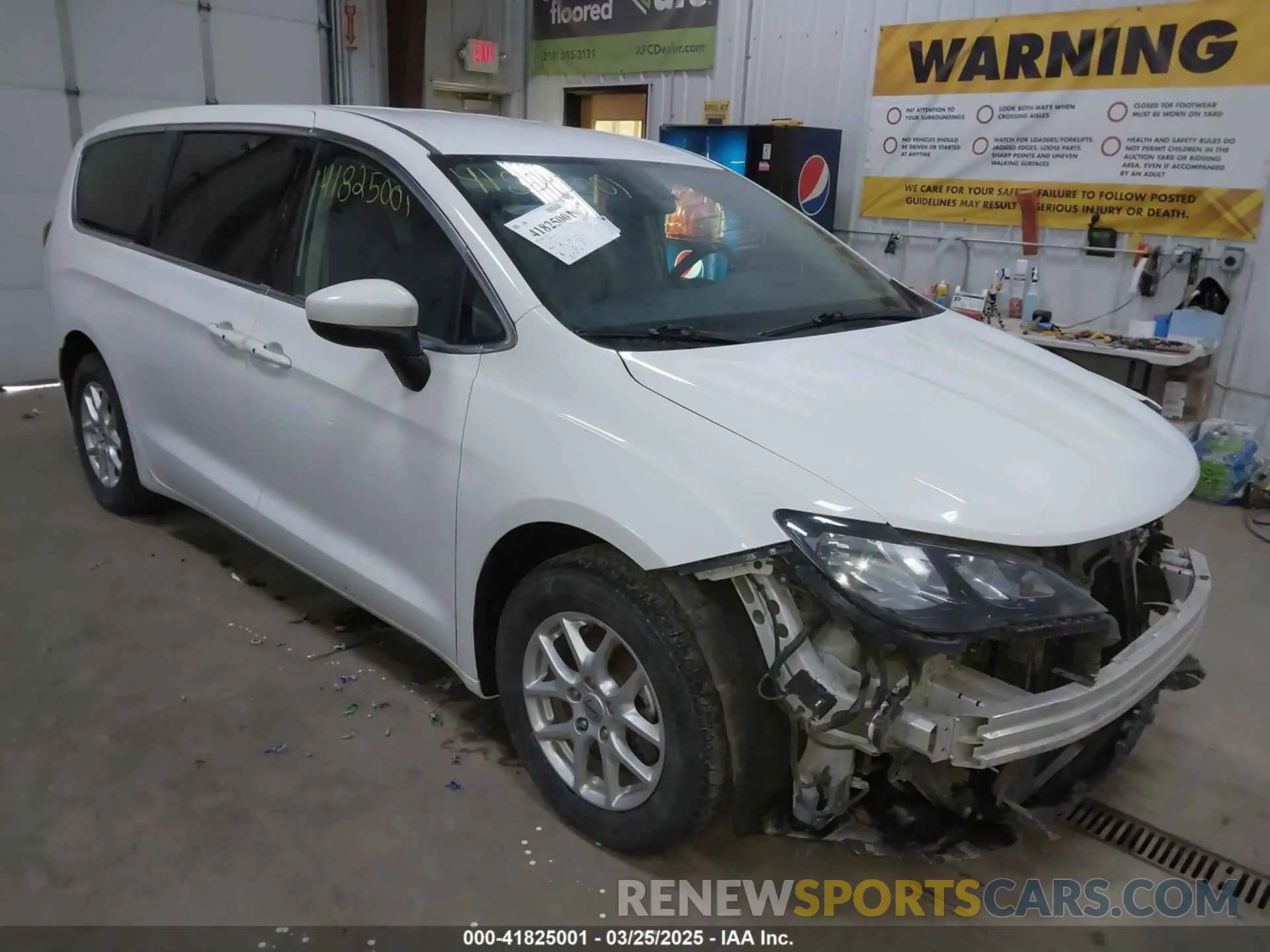 1 Фотография поврежденного автомобиля 2C4RC1CG4NR103397 CHRYSLER VOYAGER 2022