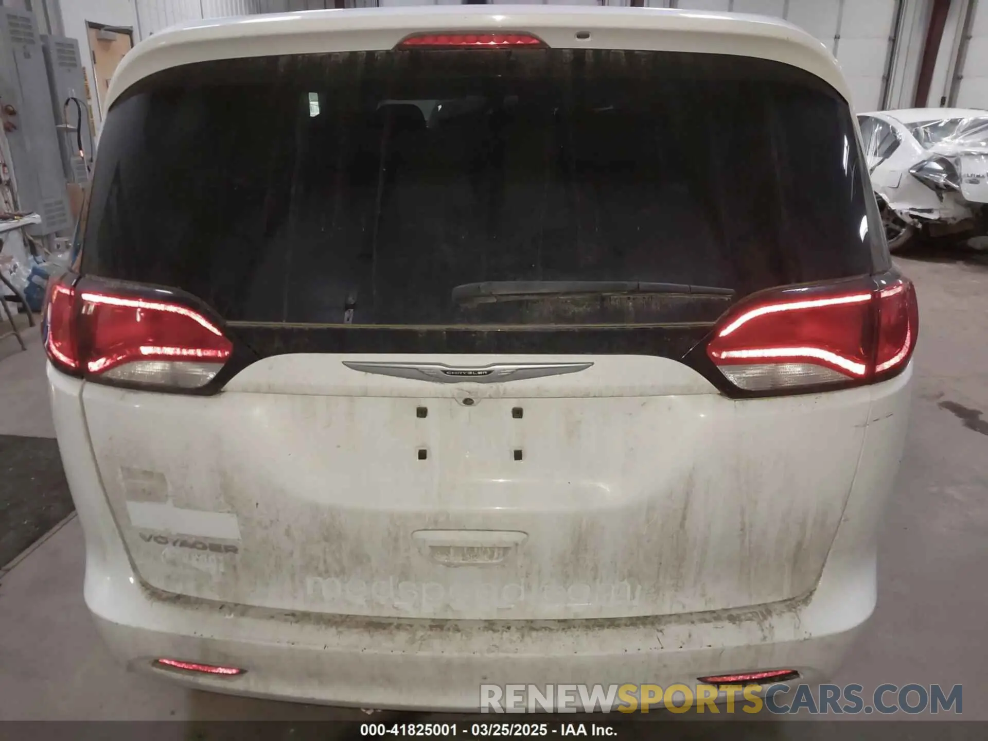17 Фотография поврежденного автомобиля 2C4RC1CG4NR103397 CHRYSLER VOYAGER 2022