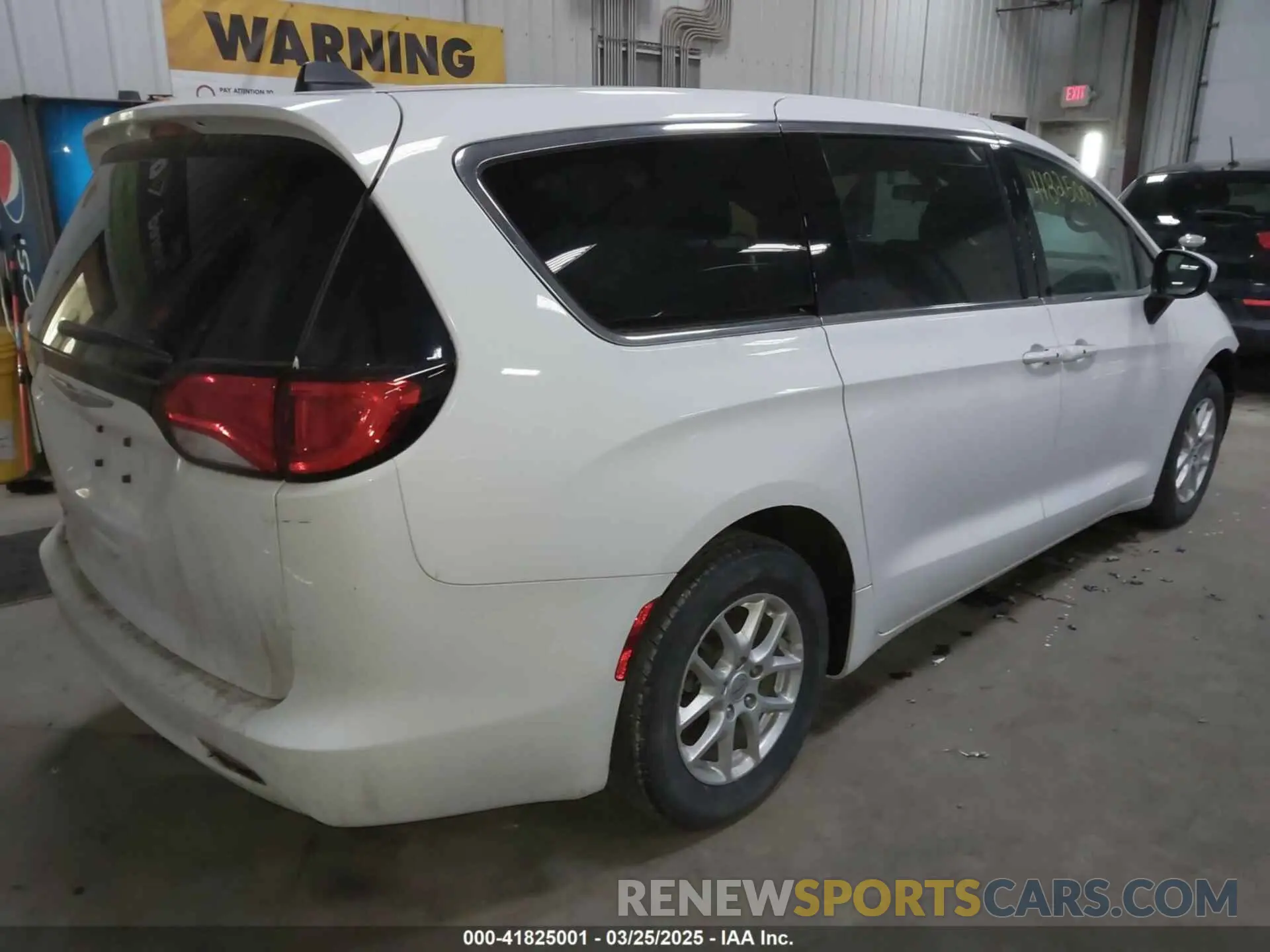 4 Фотография поврежденного автомобиля 2C4RC1CG4NR103397 CHRYSLER VOYAGER 2022