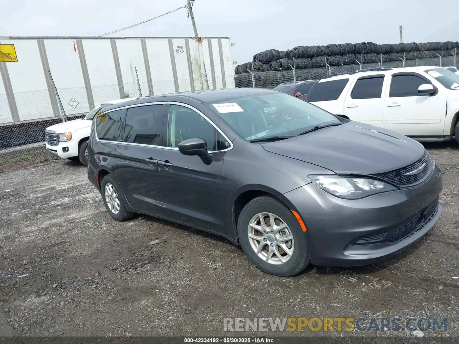 1 Photograph of a damaged car 2C4RC1CG5NR104669 CHRYSLER VOYAGER 2022