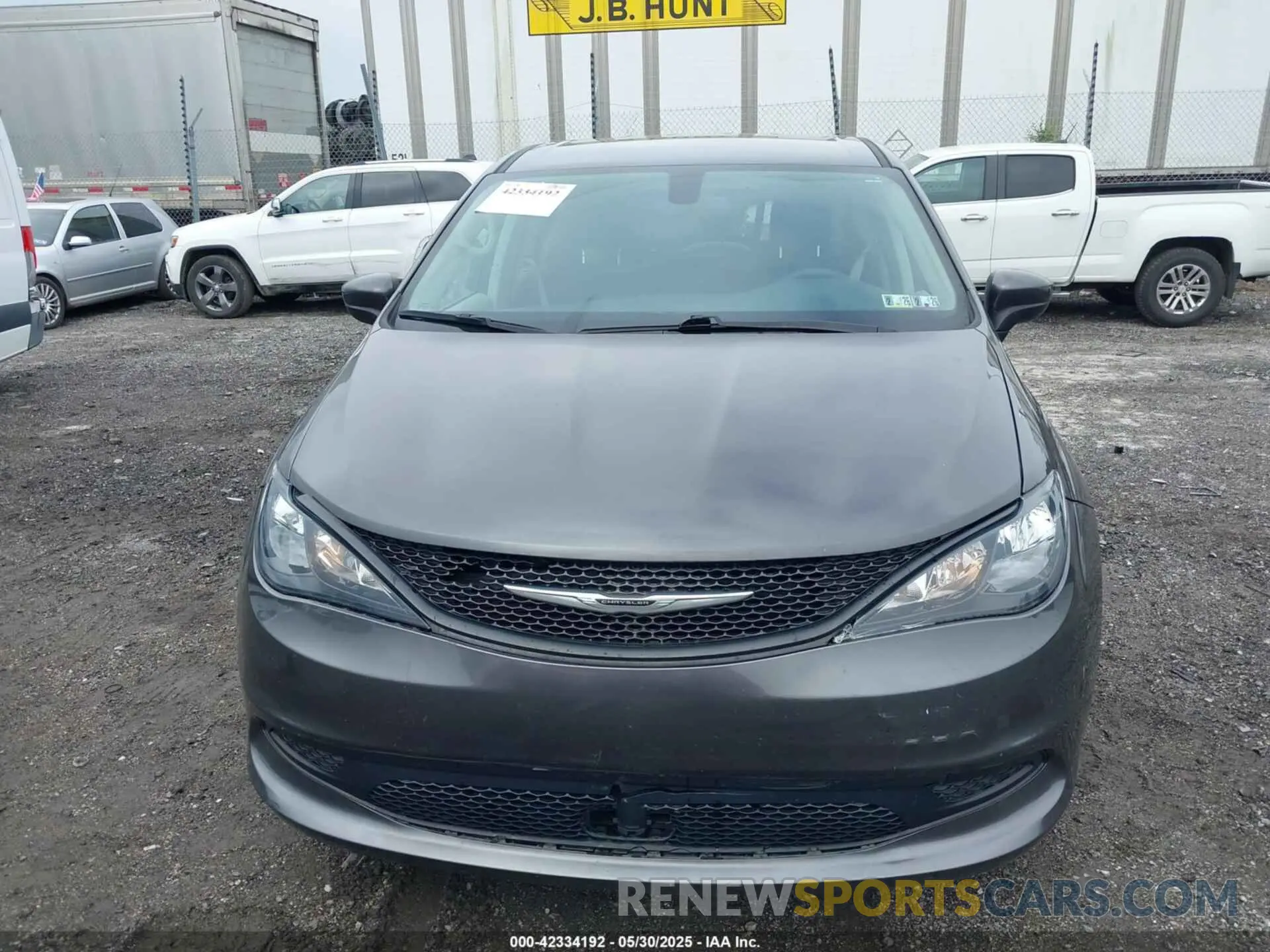 13 Photograph of a damaged car 2C4RC1CG5NR104669 CHRYSLER VOYAGER 2022