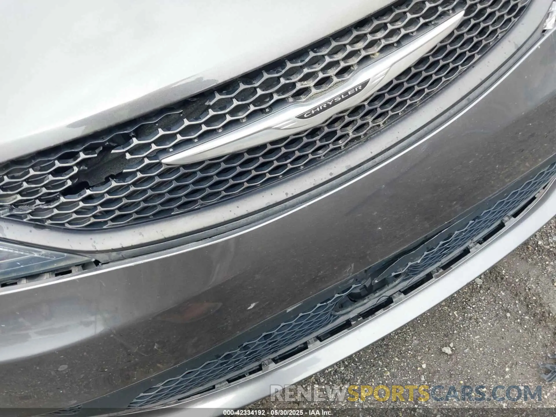 19 Photograph of a damaged car 2C4RC1CG5NR104669 CHRYSLER VOYAGER 2022