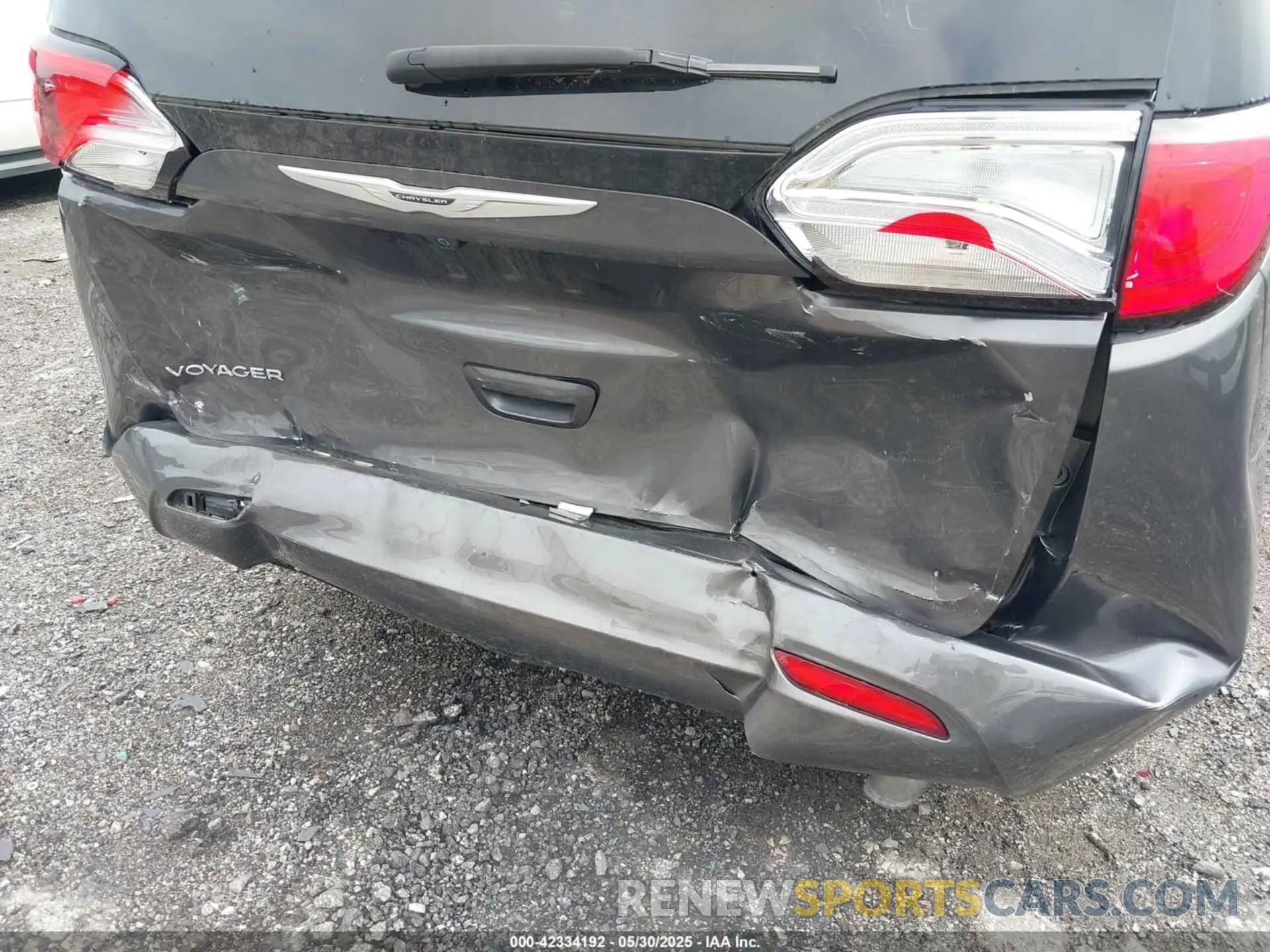 22 Photograph of a damaged car 2C4RC1CG5NR104669 CHRYSLER VOYAGER 2022