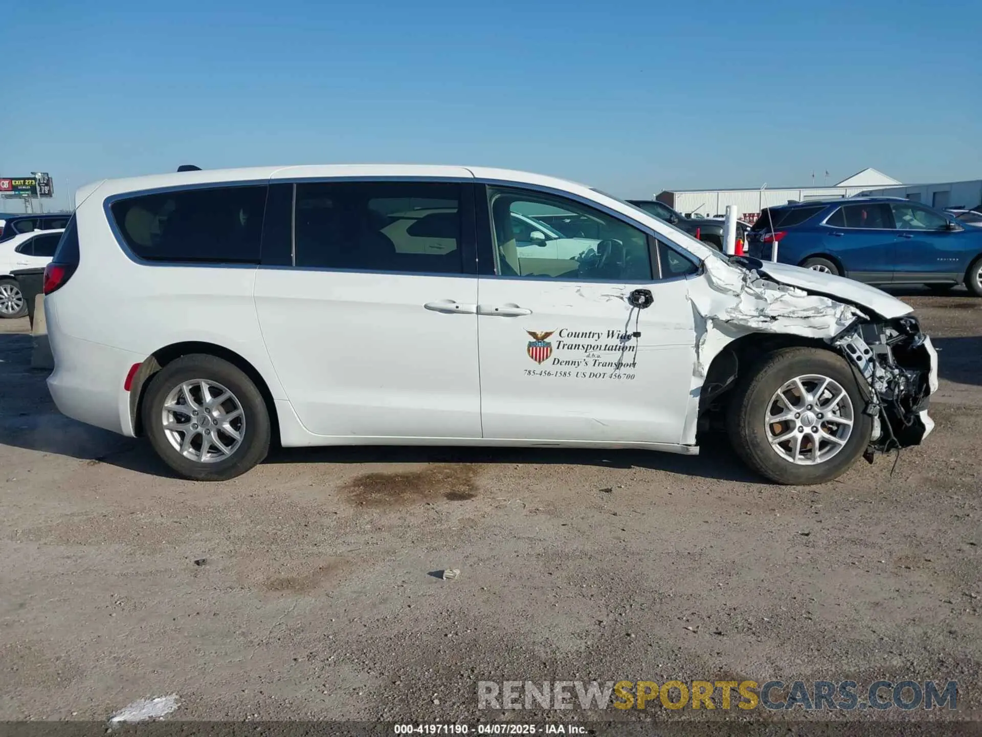 13 Фотография поврежденного автомобиля 2C4RC1CG6NR208667 CHRYSLER VOYAGER 2022
