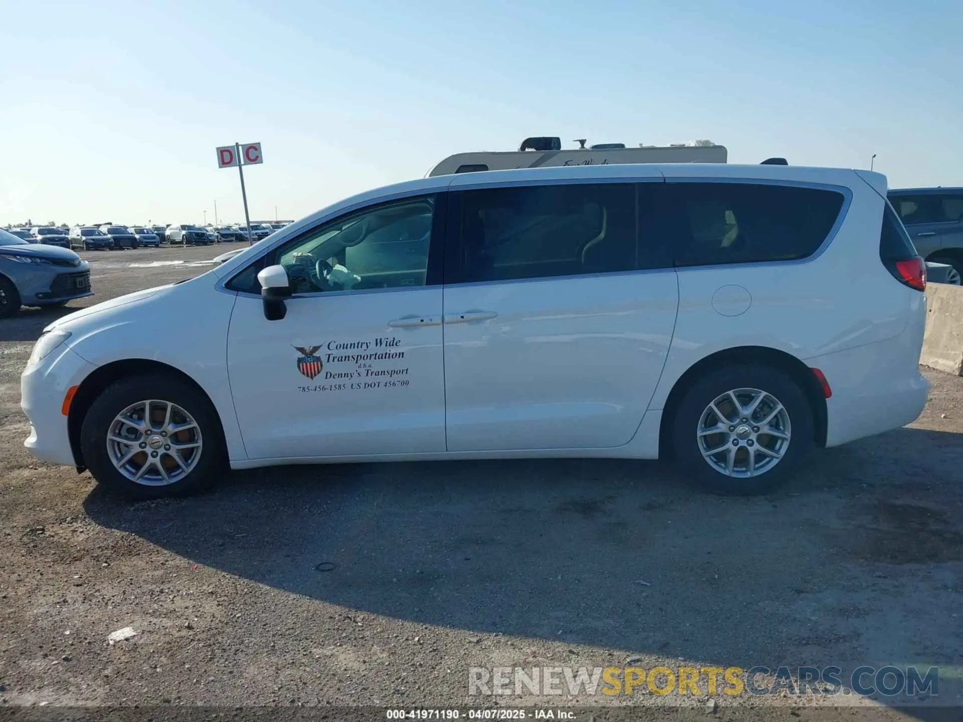 14 Фотография поврежденного автомобиля 2C4RC1CG6NR208667 CHRYSLER VOYAGER 2022