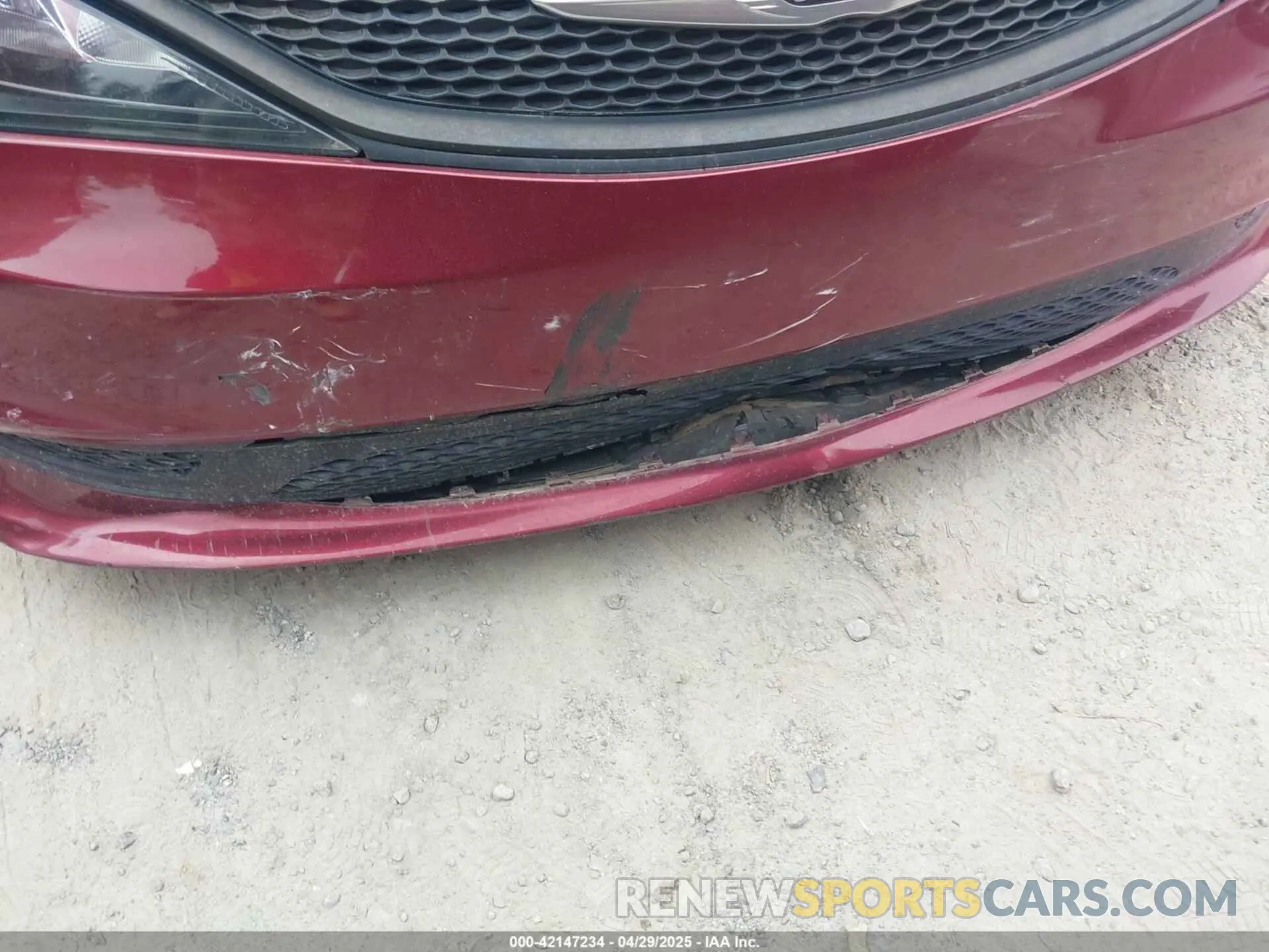 18 Photograph of a damaged car 2C4RC1CG6NR226151 CHRYSLER VOYAGER 2022