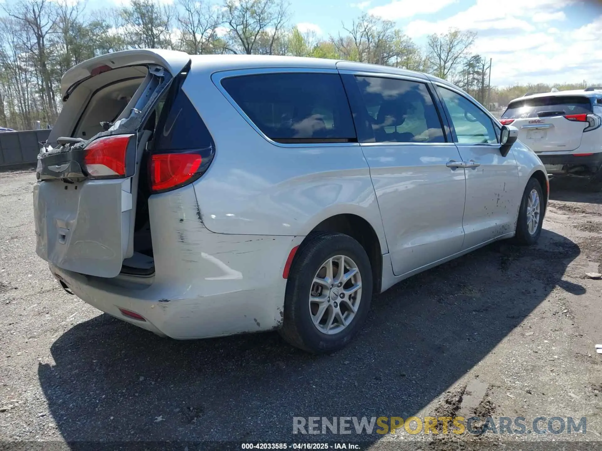 4 Фотография поврежденного автомобиля 2C4RC1CG6NR226232 CHRYSLER VOYAGER 2022