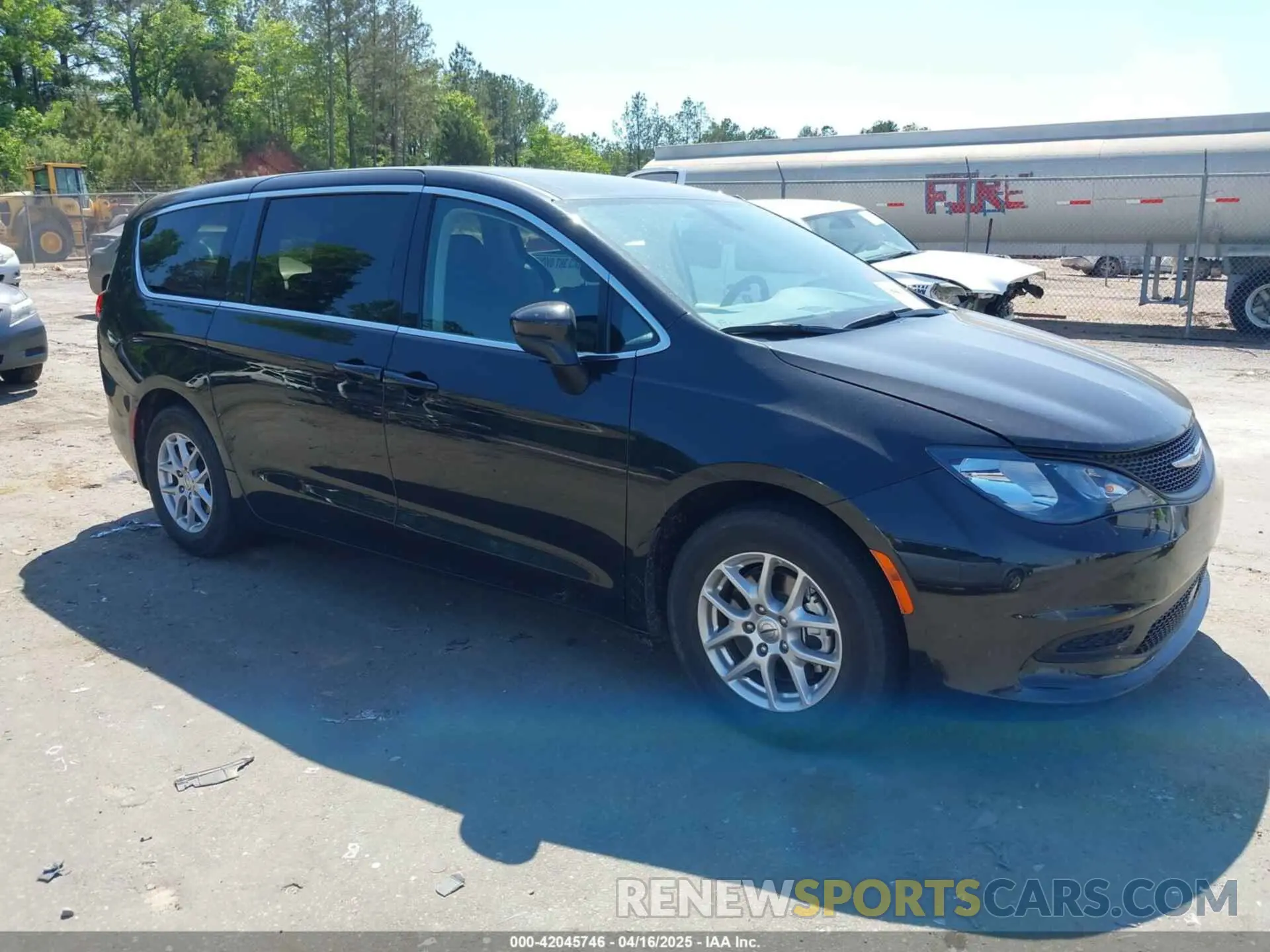 1 Photograph of a damaged car 2C4RC1CG7NR226904 CHRYSLER VOYAGER 2022
