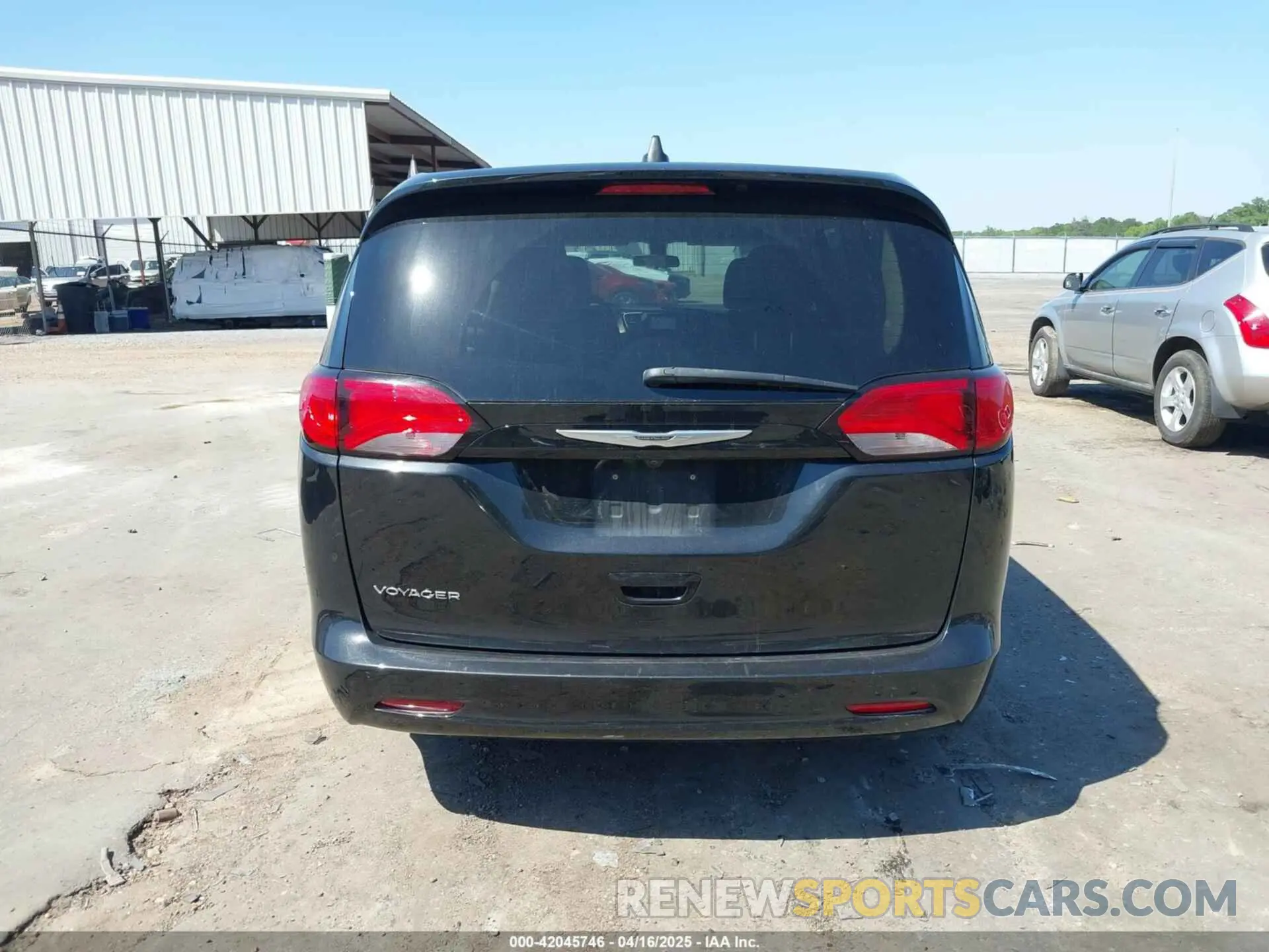 16 Photograph of a damaged car 2C4RC1CG7NR226904 CHRYSLER VOYAGER 2022