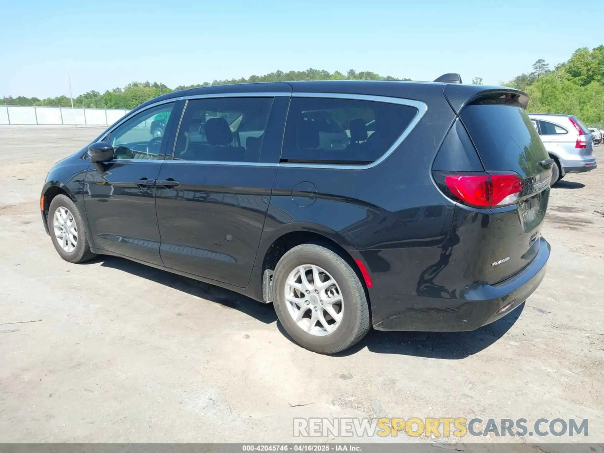 3 Photograph of a damaged car 2C4RC1CG7NR226904 CHRYSLER VOYAGER 2022