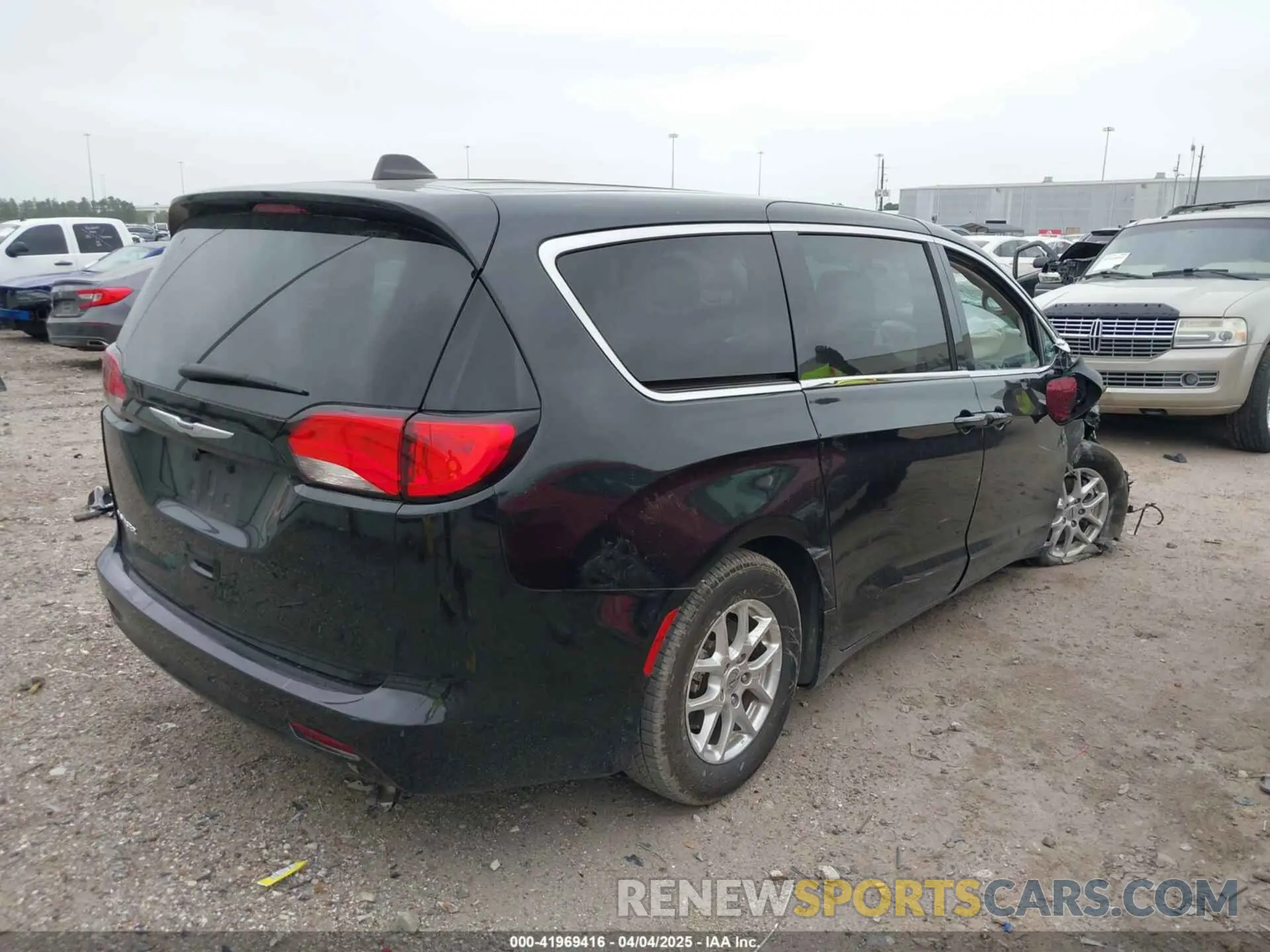 4 Фотография поврежденного автомобиля 2C4RC1CG7NR236039 CHRYSLER VOYAGER 2022