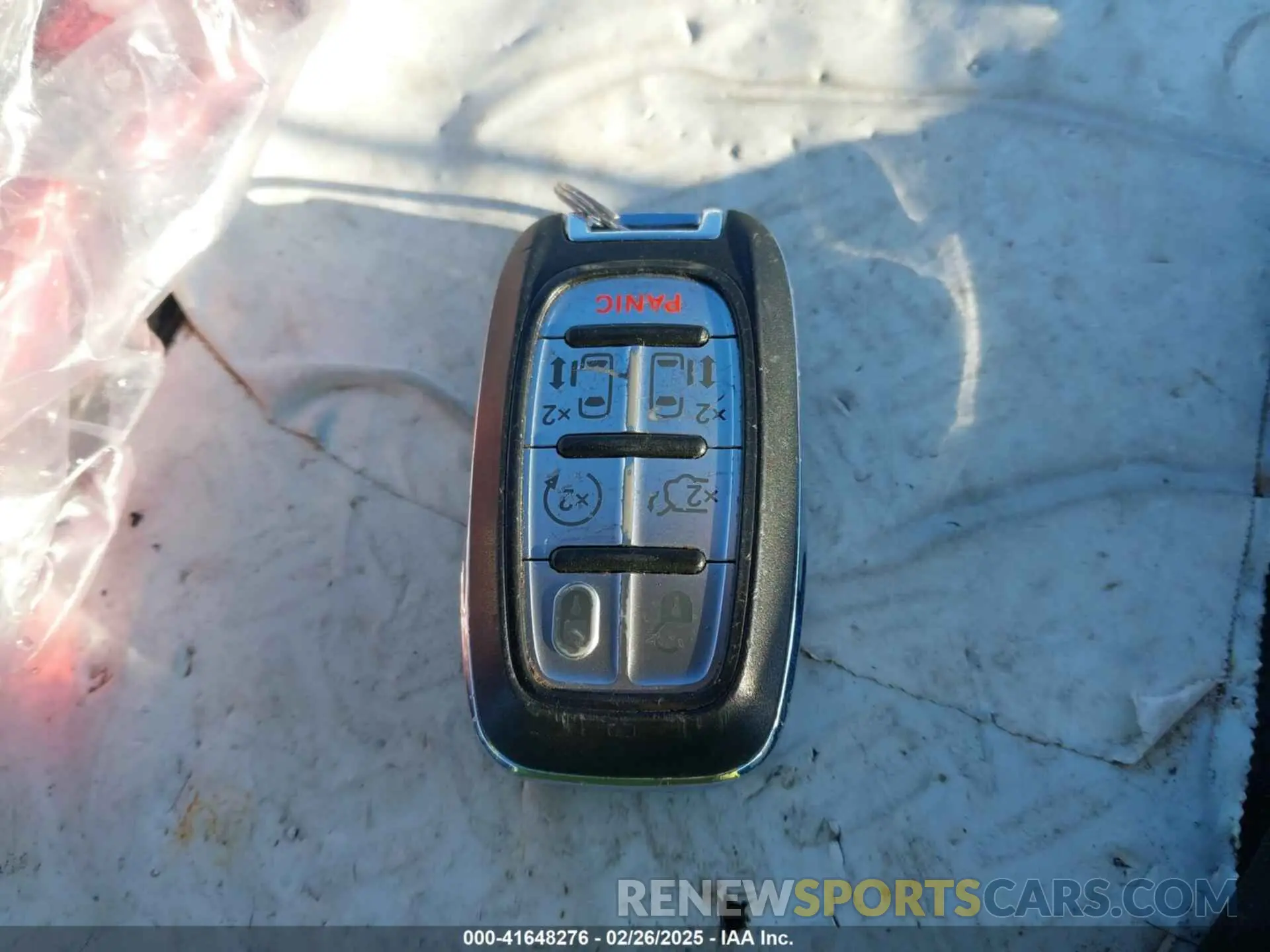 11 Photograph of a damaged car 2C4RC1CG8NR153008 CHRYSLER VOYAGER 2022
