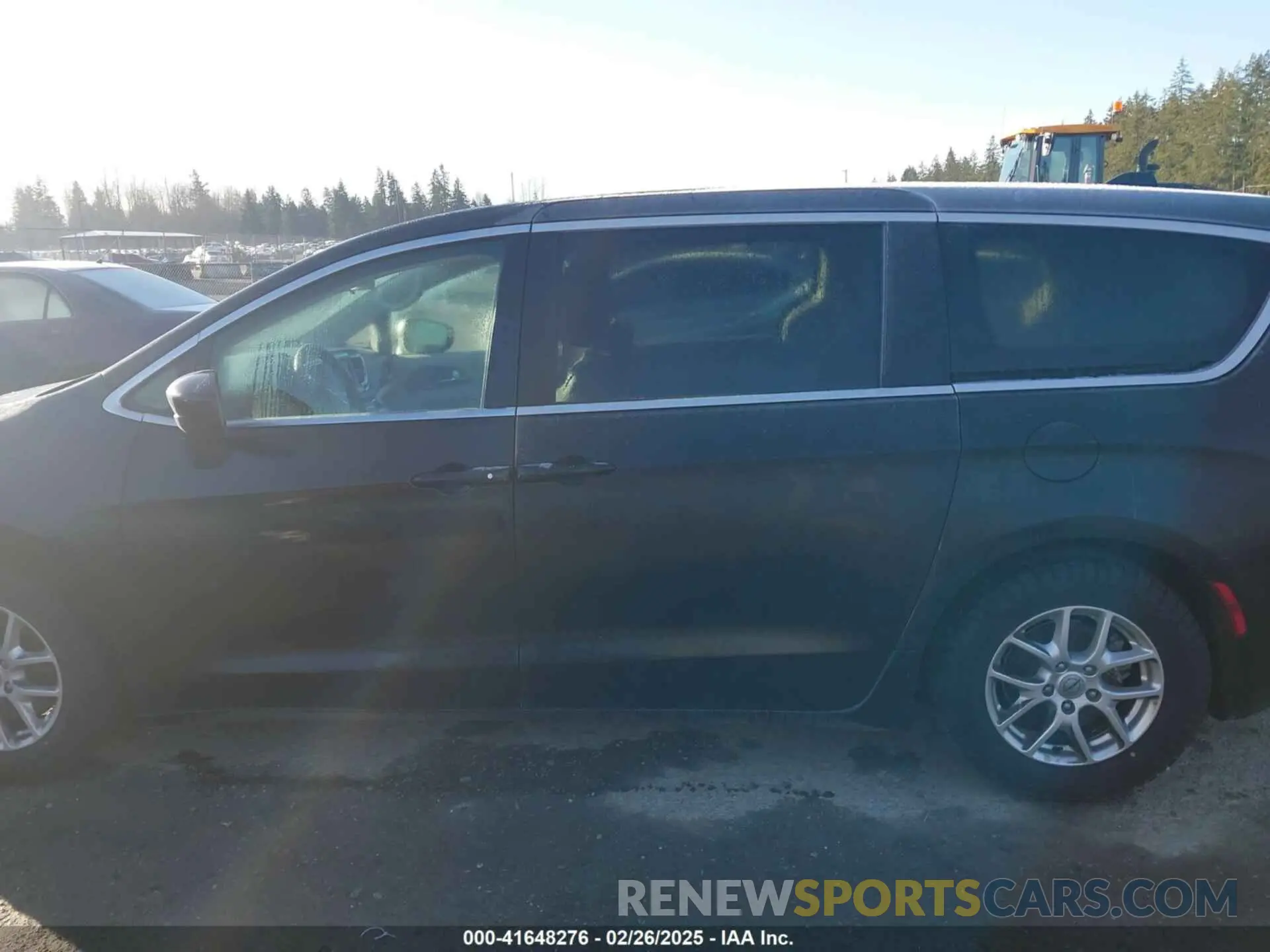 14 Photograph of a damaged car 2C4RC1CG8NR153008 CHRYSLER VOYAGER 2022