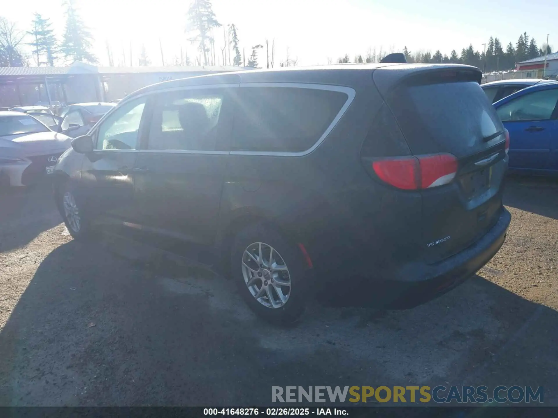 3 Photograph of a damaged car 2C4RC1CG8NR153008 CHRYSLER VOYAGER 2022