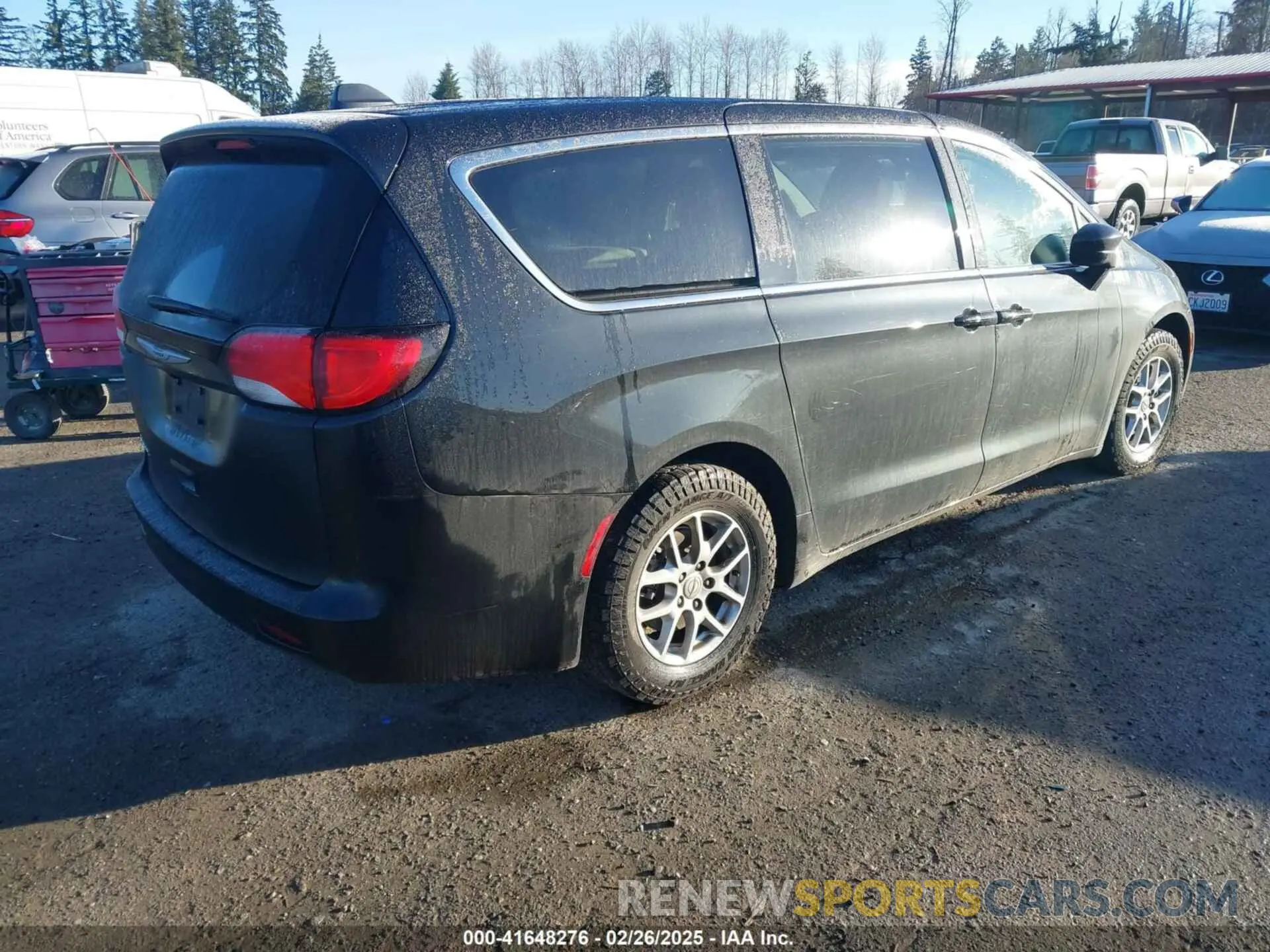 4 Photograph of a damaged car 2C4RC1CG8NR153008 CHRYSLER VOYAGER 2022
