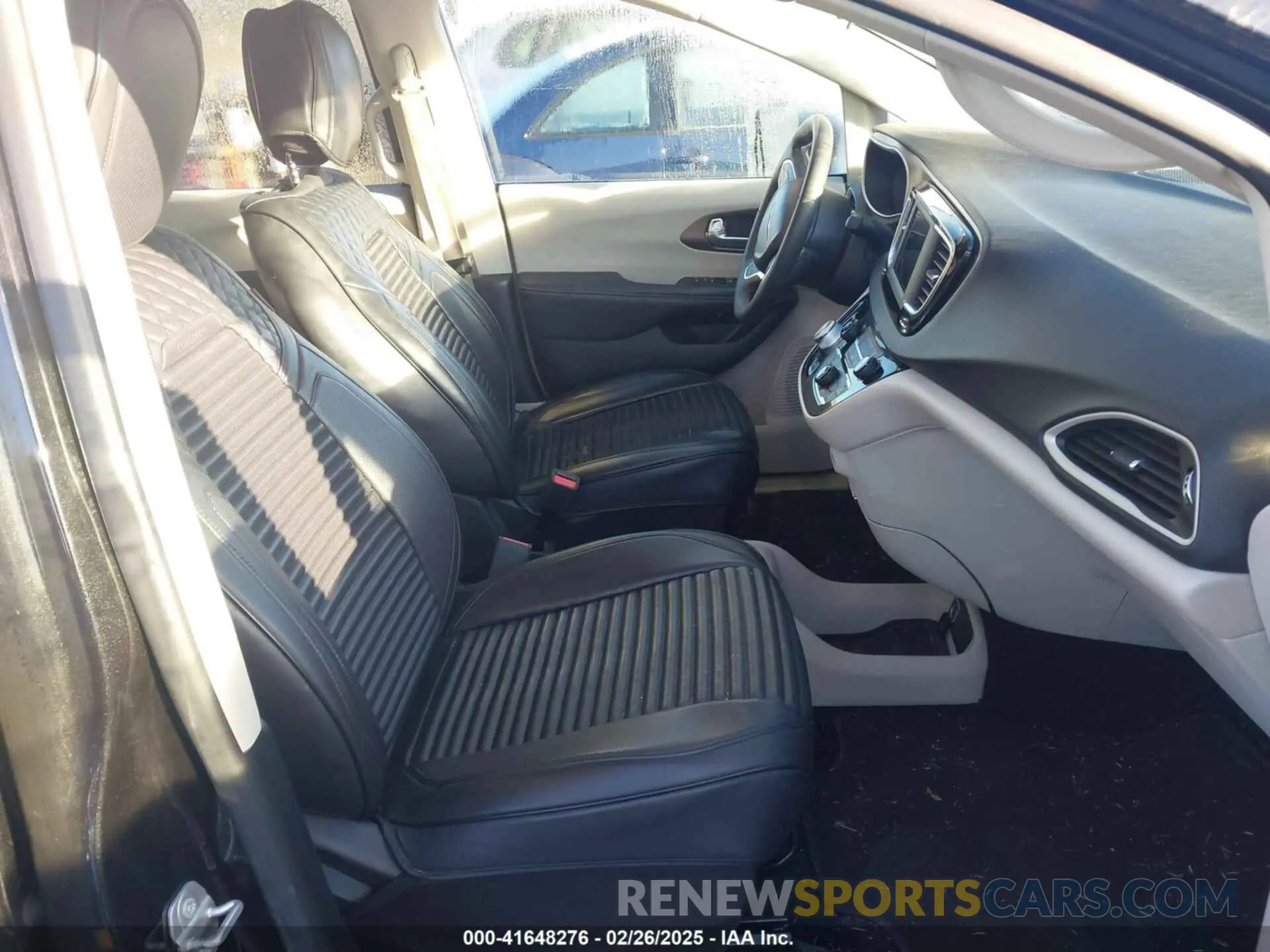 5 Photograph of a damaged car 2C4RC1CG8NR153008 CHRYSLER VOYAGER 2022