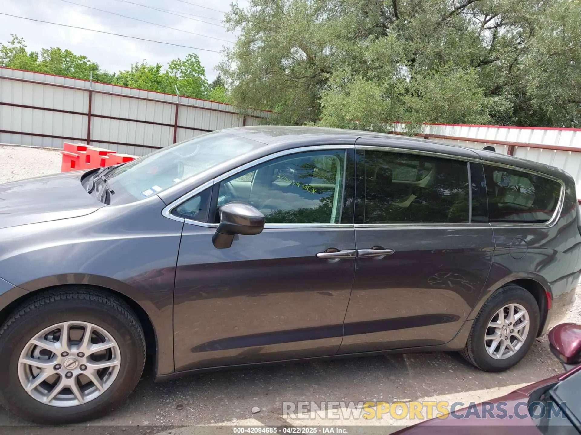 14 Фотография поврежденного автомобиля 2C4RC1CG9NR229867 CHRYSLER VOYAGER 2022