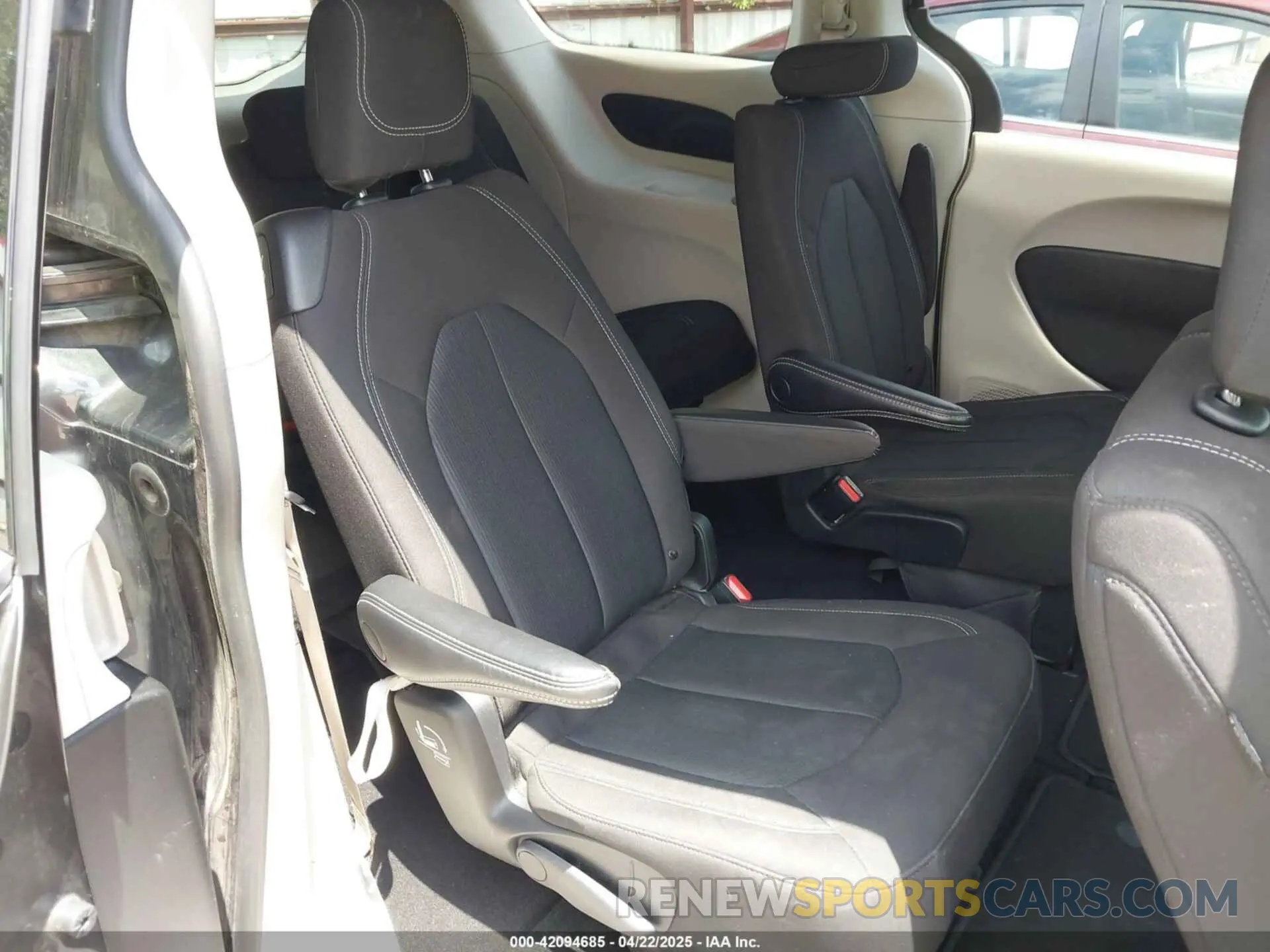 8 Фотография поврежденного автомобиля 2C4RC1CG9NR229867 CHRYSLER VOYAGER 2022