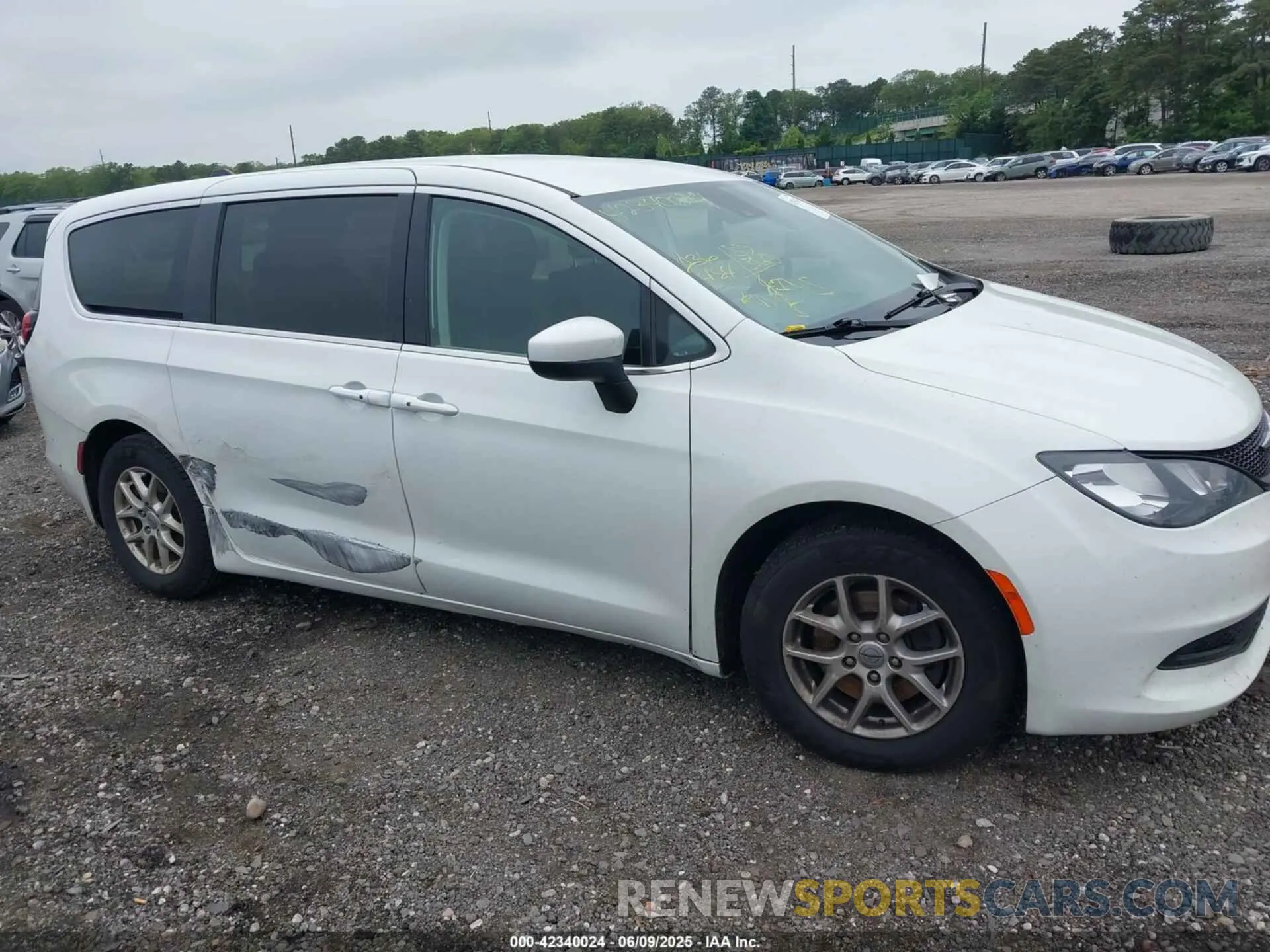 12 Photograph of a damaged car 2C4RC1CGXNR102738 CHRYSLER VOYAGER 2022