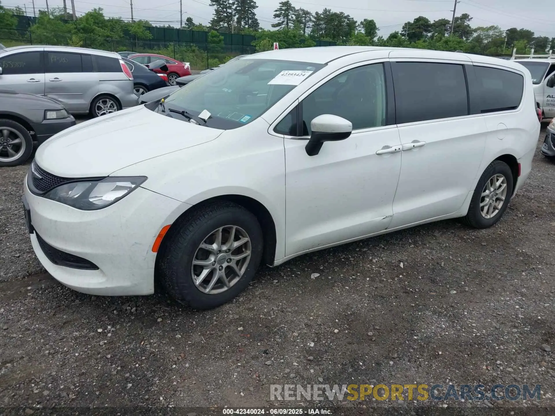 2 Photograph of a damaged car 2C4RC1CGXNR102738 CHRYSLER VOYAGER 2022