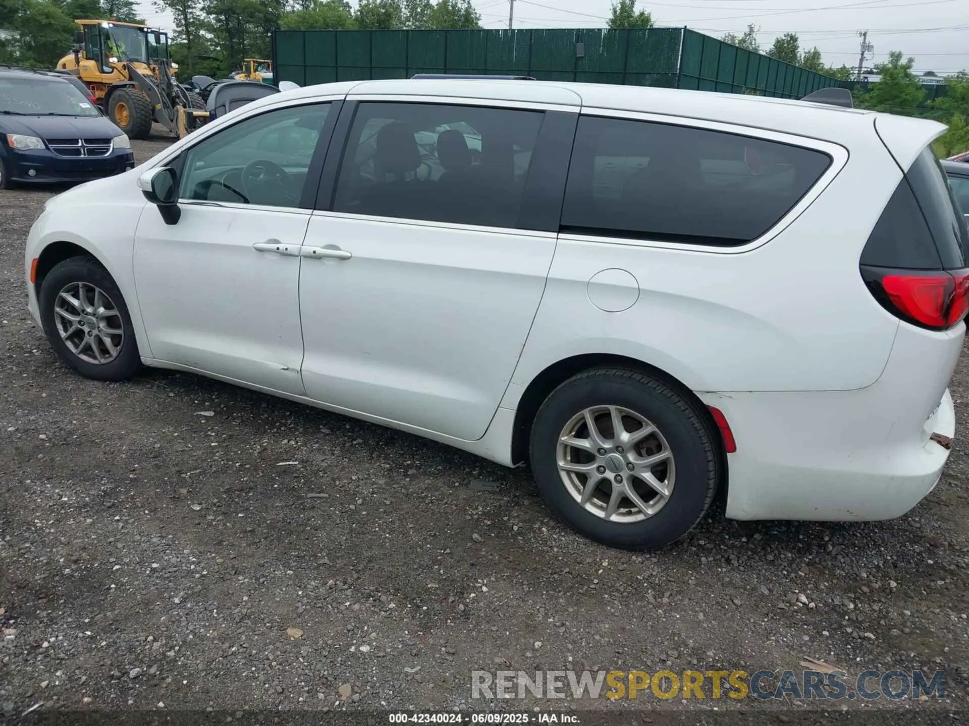 3 Photograph of a damaged car 2C4RC1CGXNR102738 CHRYSLER VOYAGER 2022