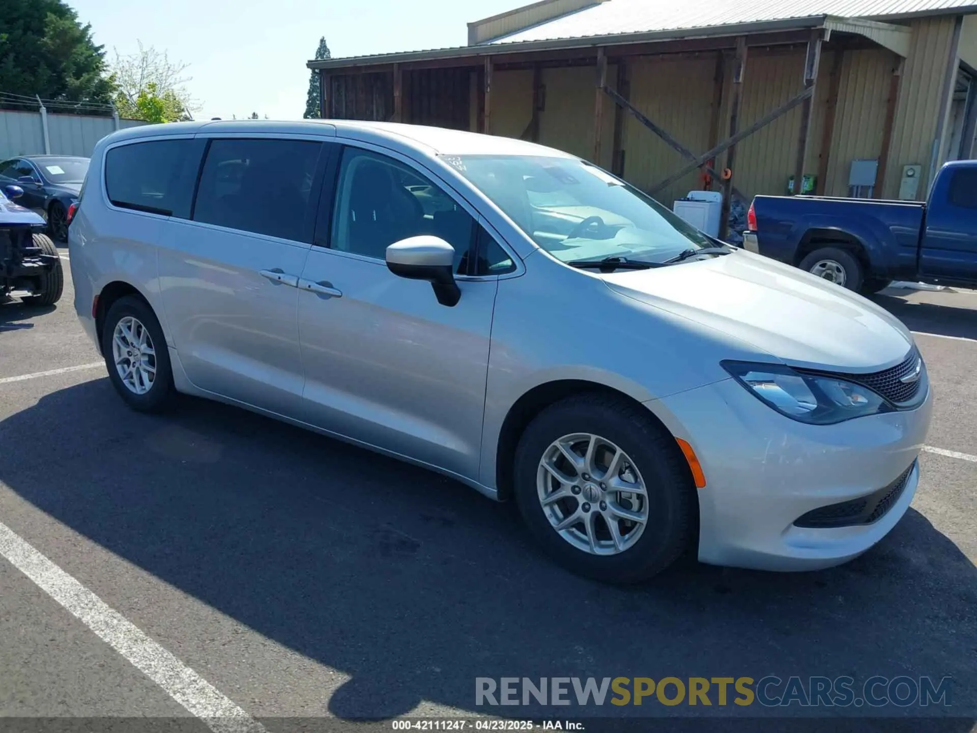 1 Фотография поврежденного автомобиля 2C4RC1CG0PR597647 CHRYSLER VOYAGER 2023