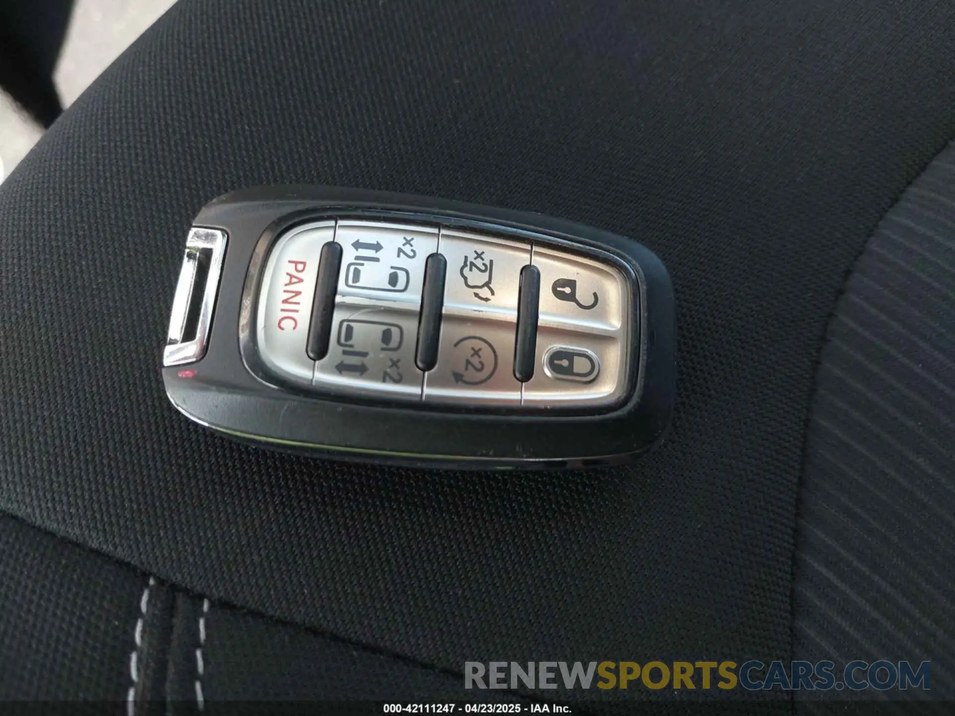 11 Фотография поврежденного автомобиля 2C4RC1CG0PR597647 CHRYSLER VOYAGER 2023